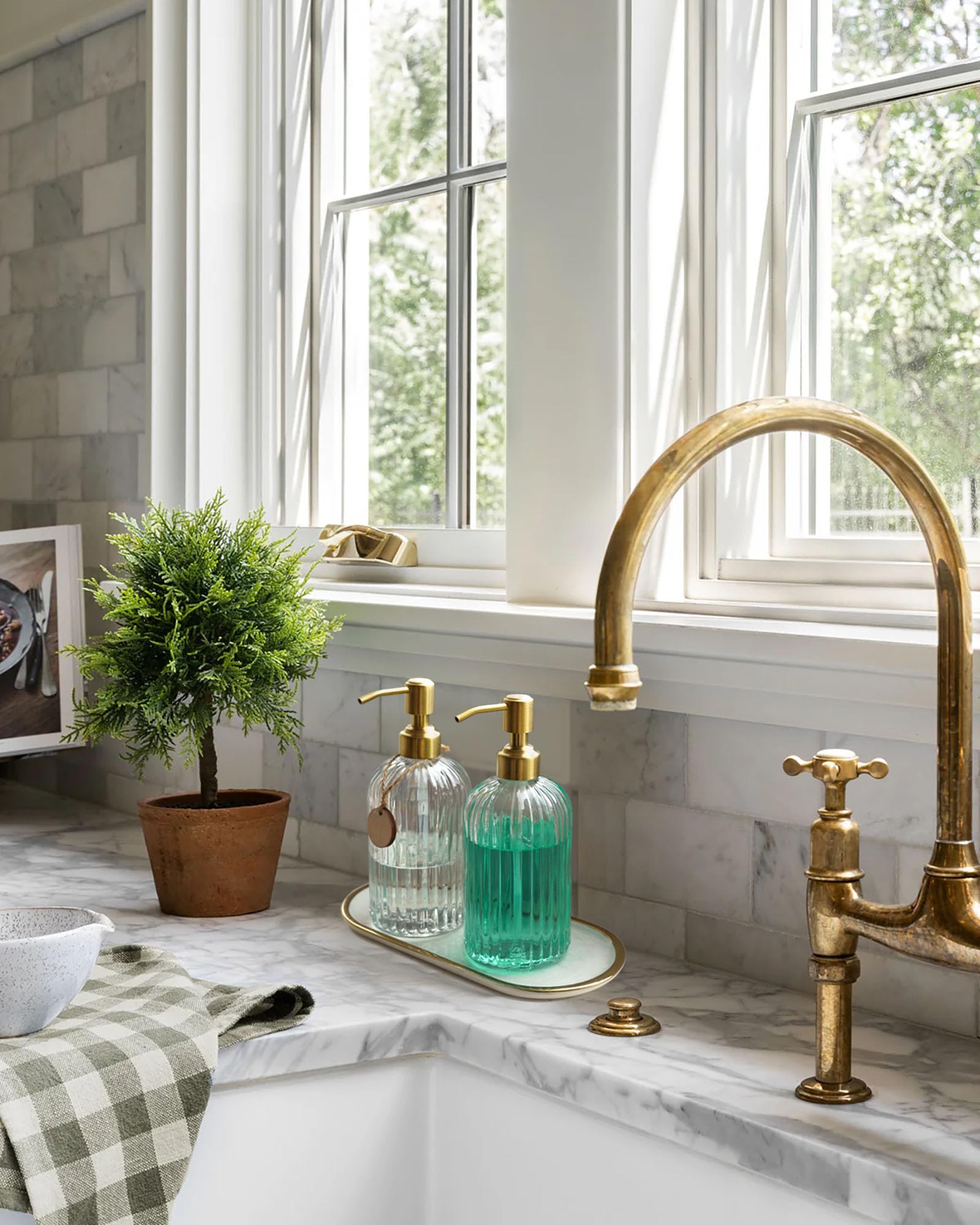Jasai 2Pack 18Oz Fluted Glass Soap Dispenser With Golden Rust Proof Pump, Refillable Kitchen Soap Dispenser With Vertical Stripe