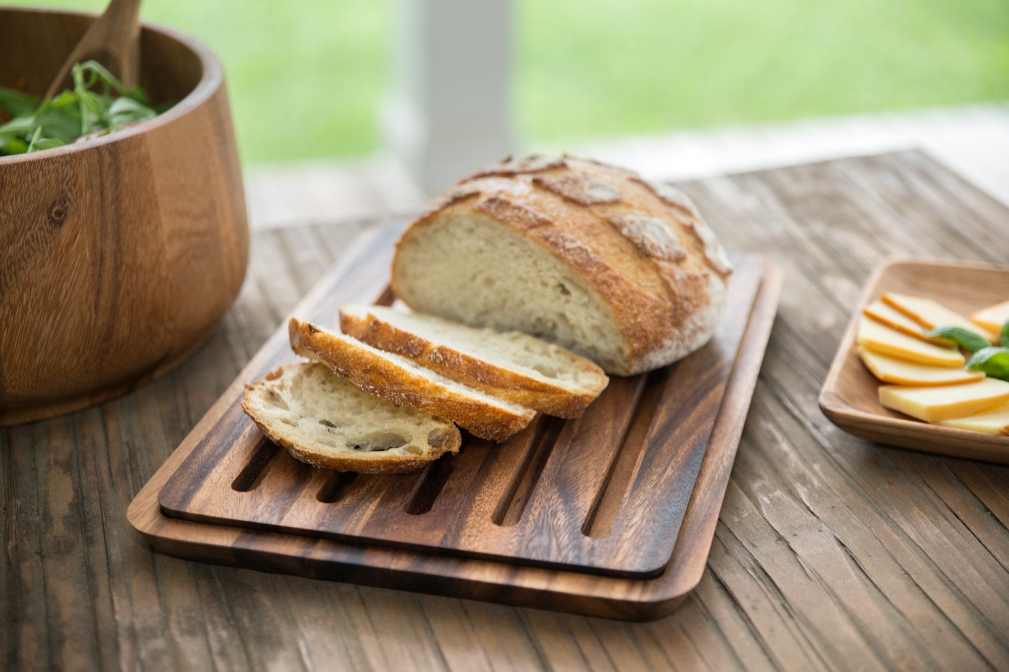 Ironwood Gourmet Nesting Bread Cutting Board, Acacia Wood with Crumb Catcher, 10.25 x 14.75 x 0.75 inches, Model 28675