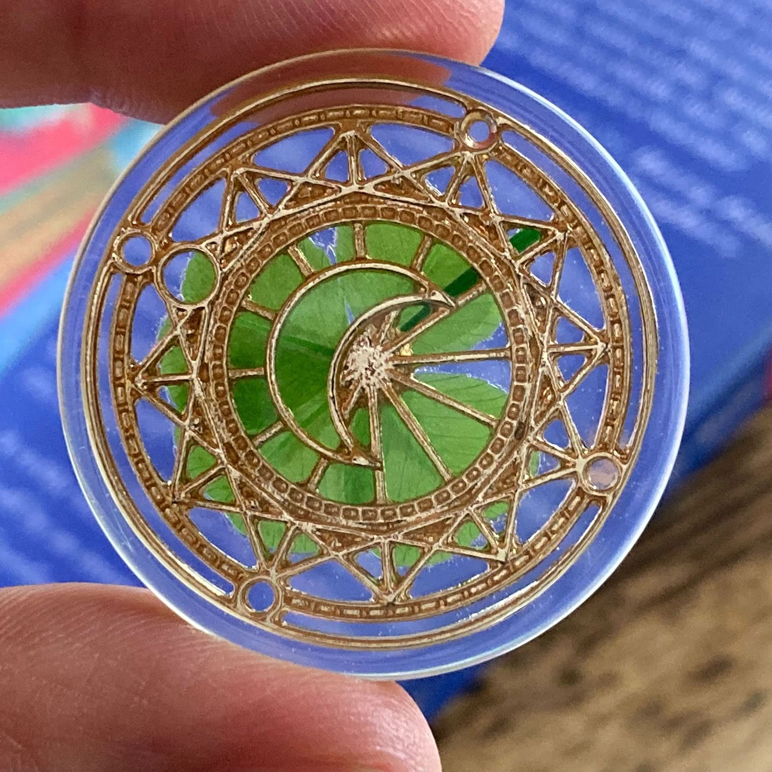 Real Four Leaf Clover Good Luck Pocket Token, Preserved, 1.25   , Including Metal Ornament (Magic Circle of The Moon)