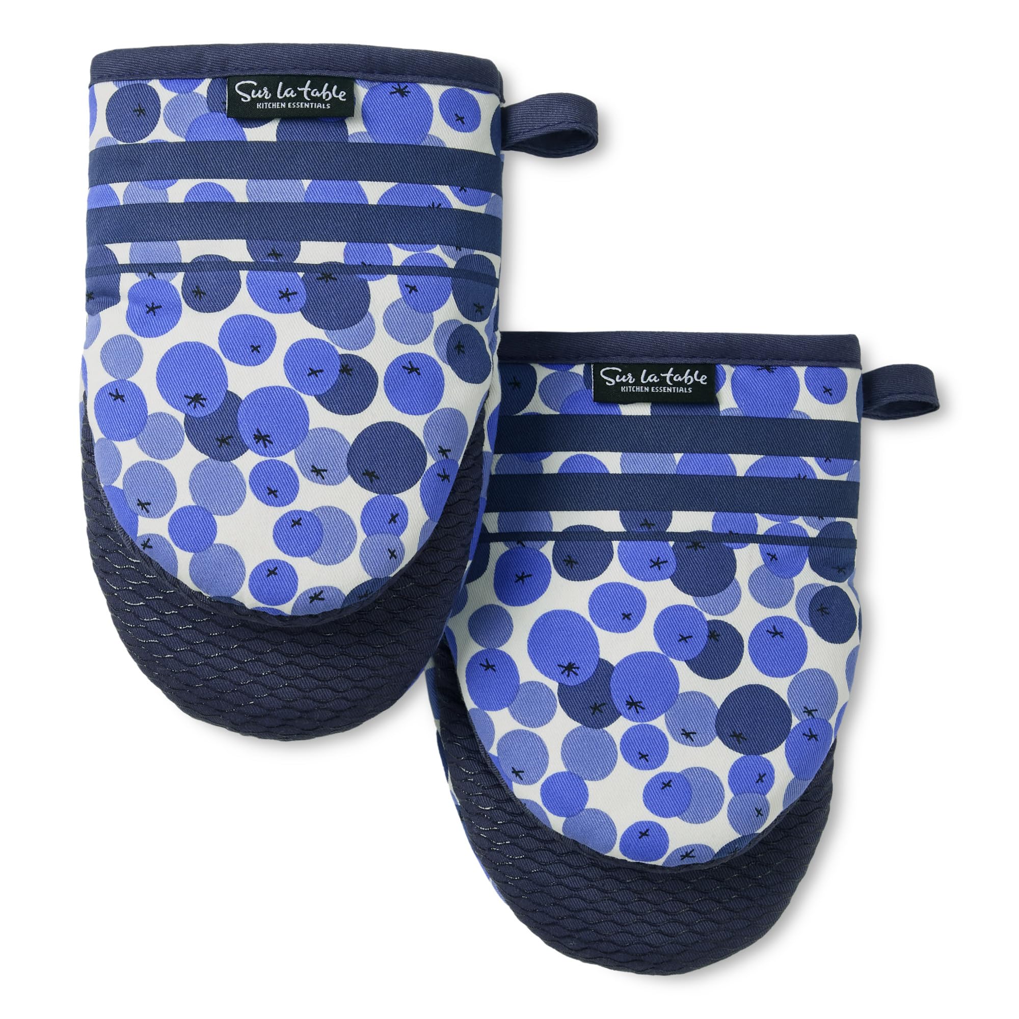 SUR LA TABLE Kitchen Essentials Fresh Blueberries Fruit Mini Oven Mitt 2-Pack Set, Heat Resistant, 100% Cotton, Flexible Non-Sli