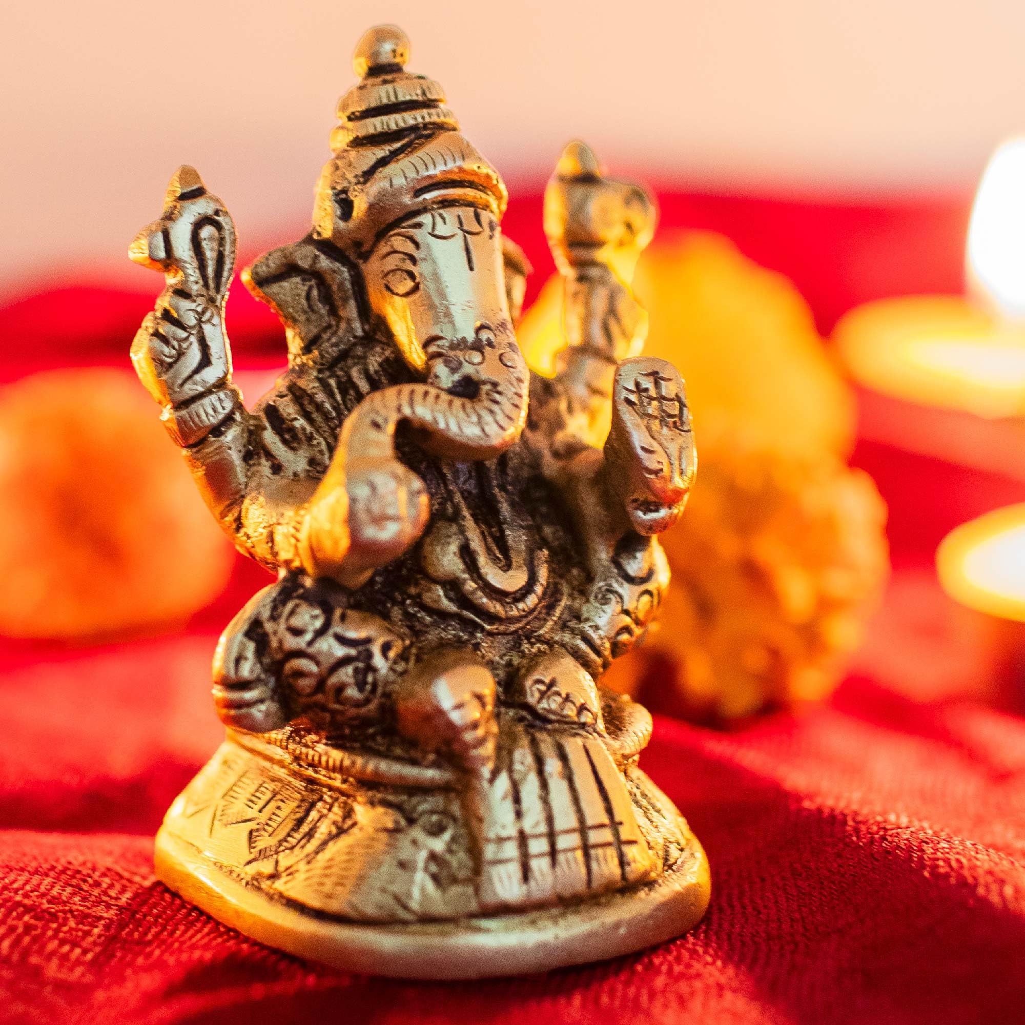 10Club Lord Ganesha Idol - 1Pc (7.6 cm, 300 Grams) - 100% Pure Brass | Mandir Ganesh Idol (Murti) For Desk, Car, Home Decor and
