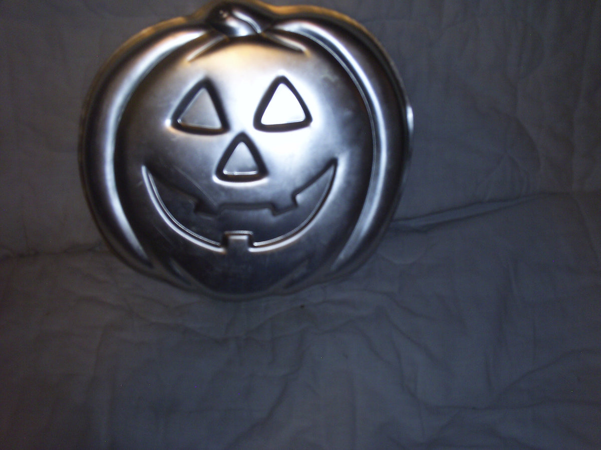 Wilton Jack-O-Lantern Pumpkin Halloween Cake Pan