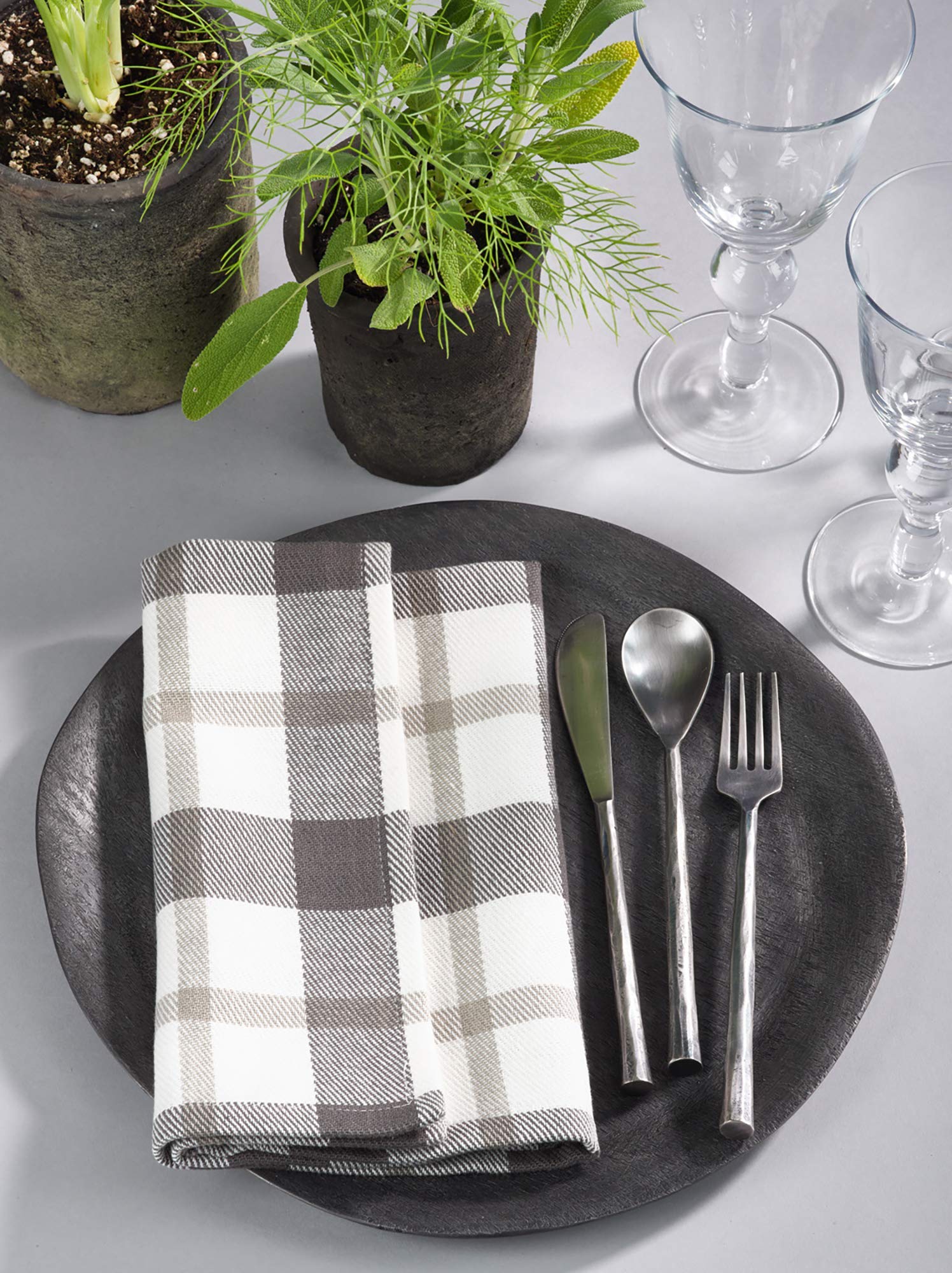 Saro Lifestyle Yuri Collection Plaid Design Cotton Napkin (Set Of 4), 20'', Grey