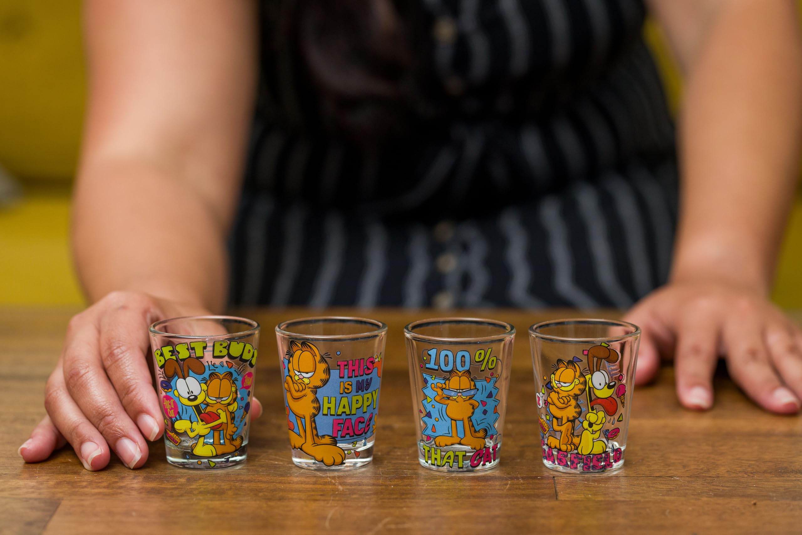 Silver Buffalo Garfield Neon 90S 4Pc. 1.5Oz. Mini Glass Set 4X1