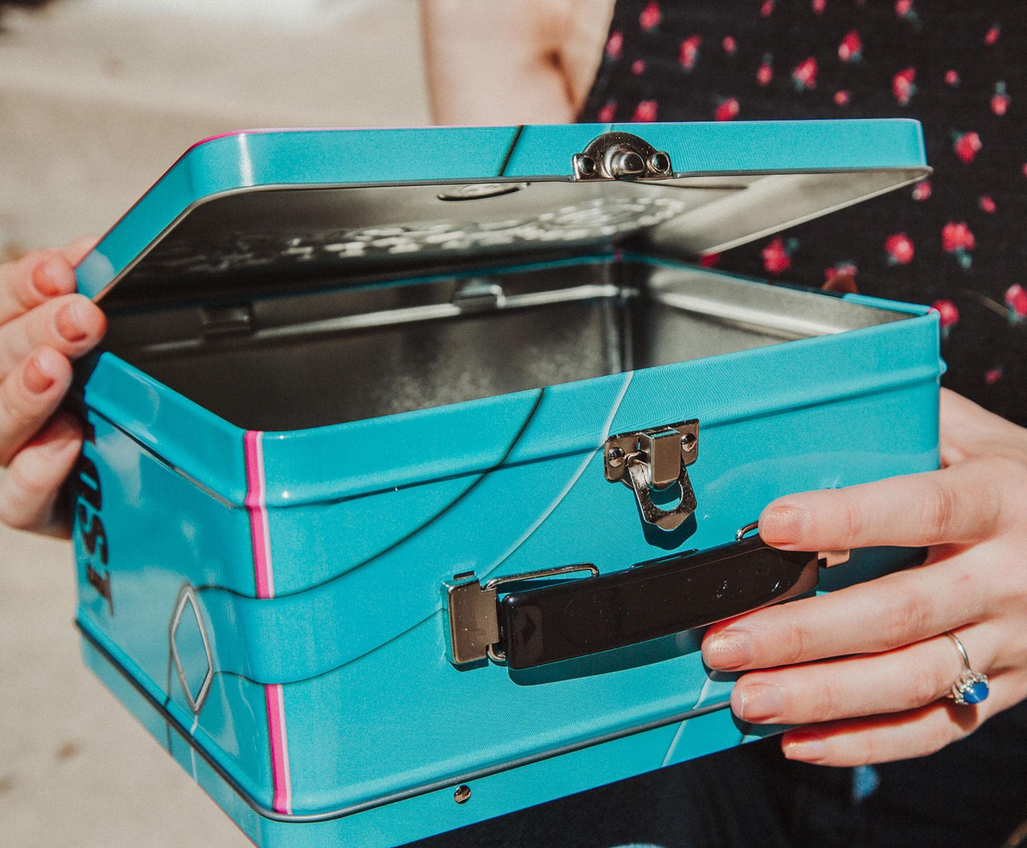 Lost Oceanic Airlines Metal Tin Lunch Box Tote | 8 X 7 X 4 Inches