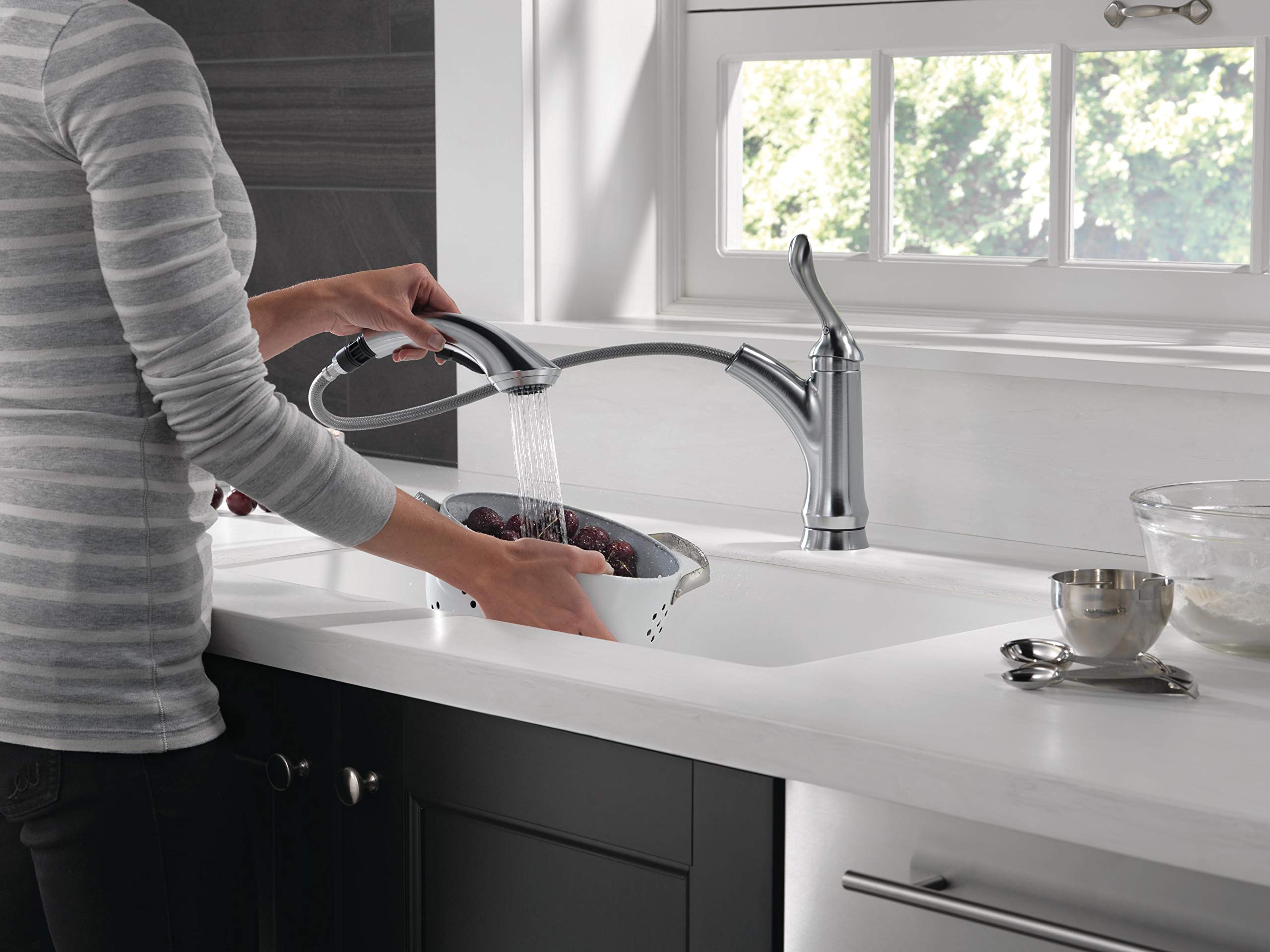 Delta Faucet Linden Single-Handle Kitchen Sink Faucet With Pull Out Sprayer, Arctic Stainless 4353-Ar-Dst