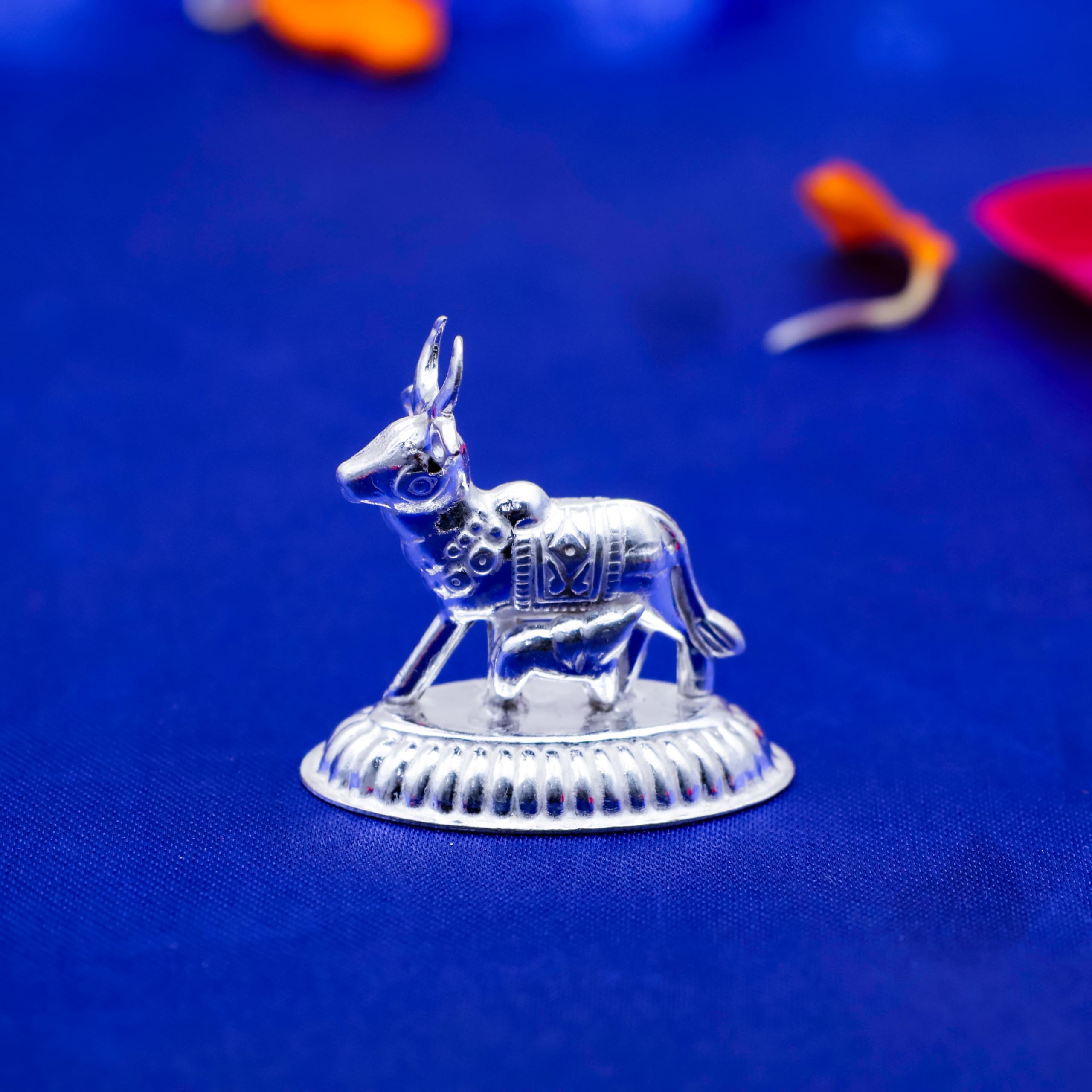 Dokchan Pure Silver Kamdhenu Cow And Calf Idol For Pooja/Worship And Gifting Purpose (Size : L-3.4Cm * W-2Cm * H-3Cm | Weight : 