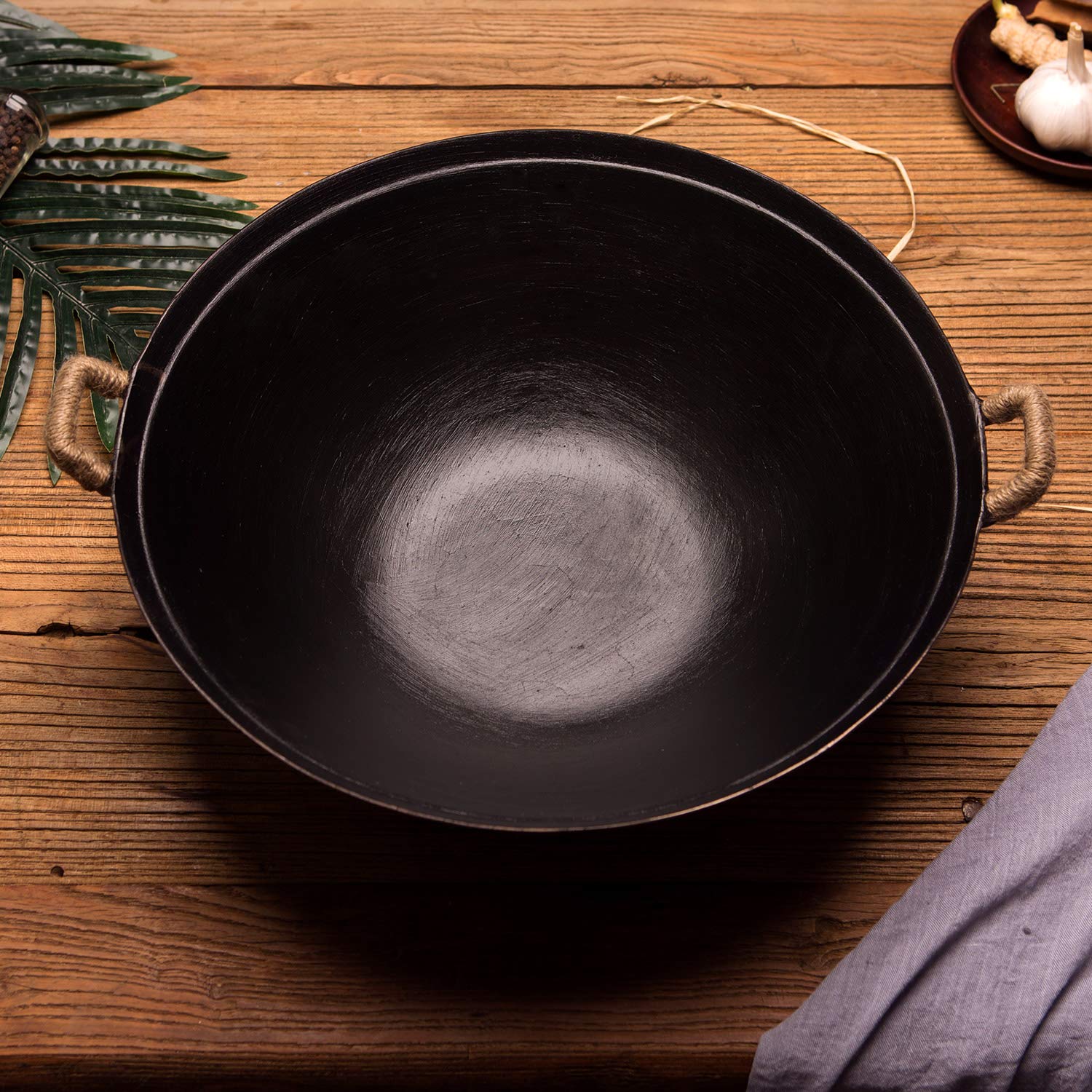 ??? Zhensanhuan Handmade Cast Iron Wok No Coating No Painting Healthy, Flat Bottom, Induction Suitable (32Cm (12.6Inches))