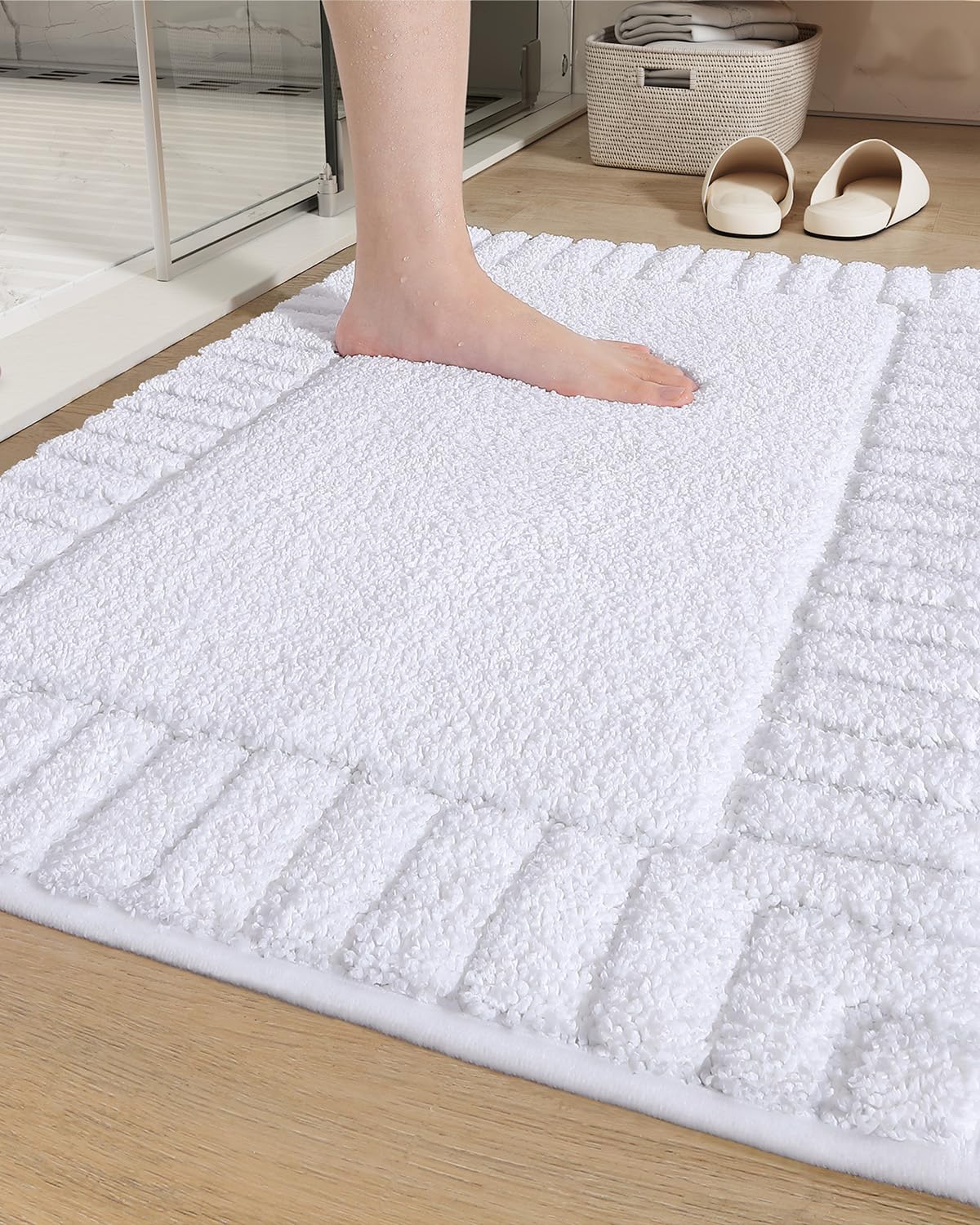 Color&Geometry Standard Sized Bath Rugs Non Slip Washable- 20''X31.5'' Absorbent White Bathroom Rugs, Soft Bath Mats For Bathroo