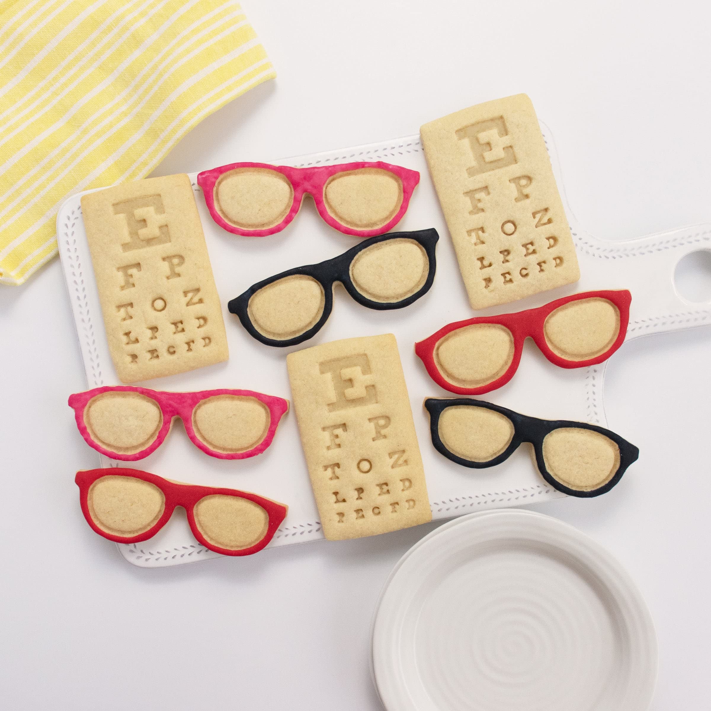 Set Of 2 Optomology Themed Cookie Cutters (Designs: Snellen Chart And Spectacles), 2 Pieces - Bakerlogy