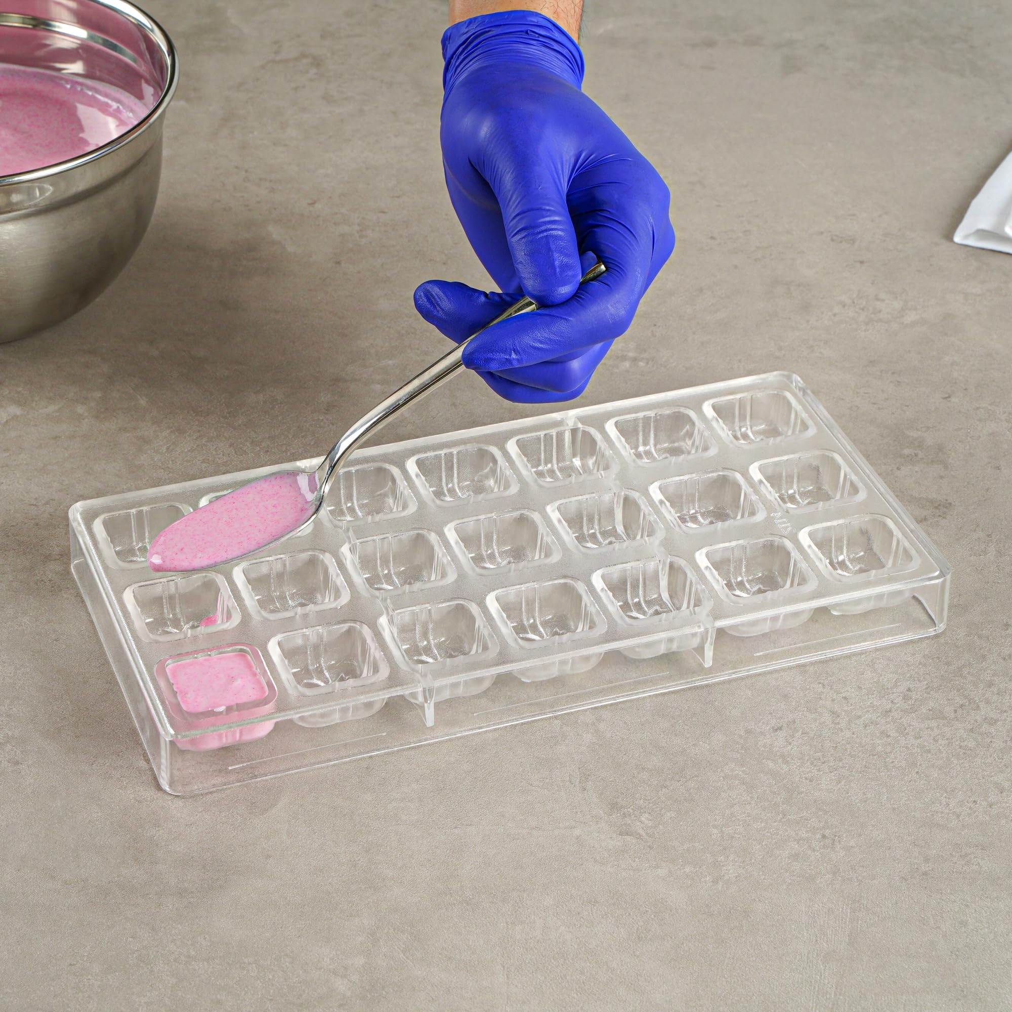 Restaurantware Pastry Tek 10.8 x 5.3 Inch Chocolate Shaping Molds 10 Freezable Candy Molds - 21 Cavities Gift Box-Shaped Clear P