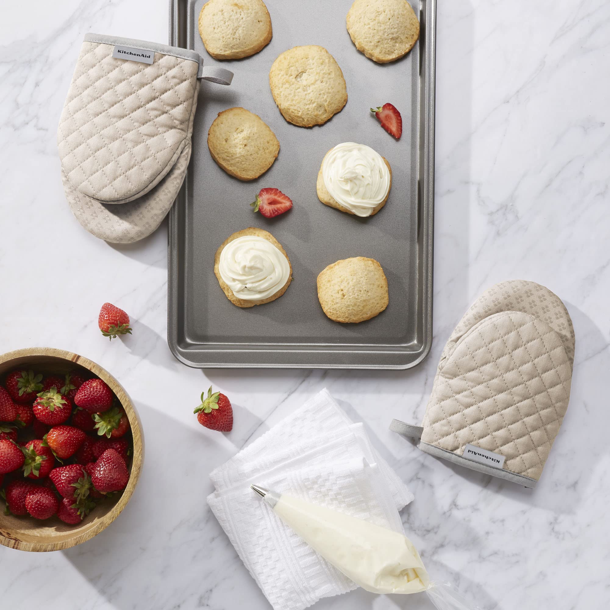 Kitchenaid Asteroid Mini Oven Mitt, 5.5''X8'', Milkshake 2 Count