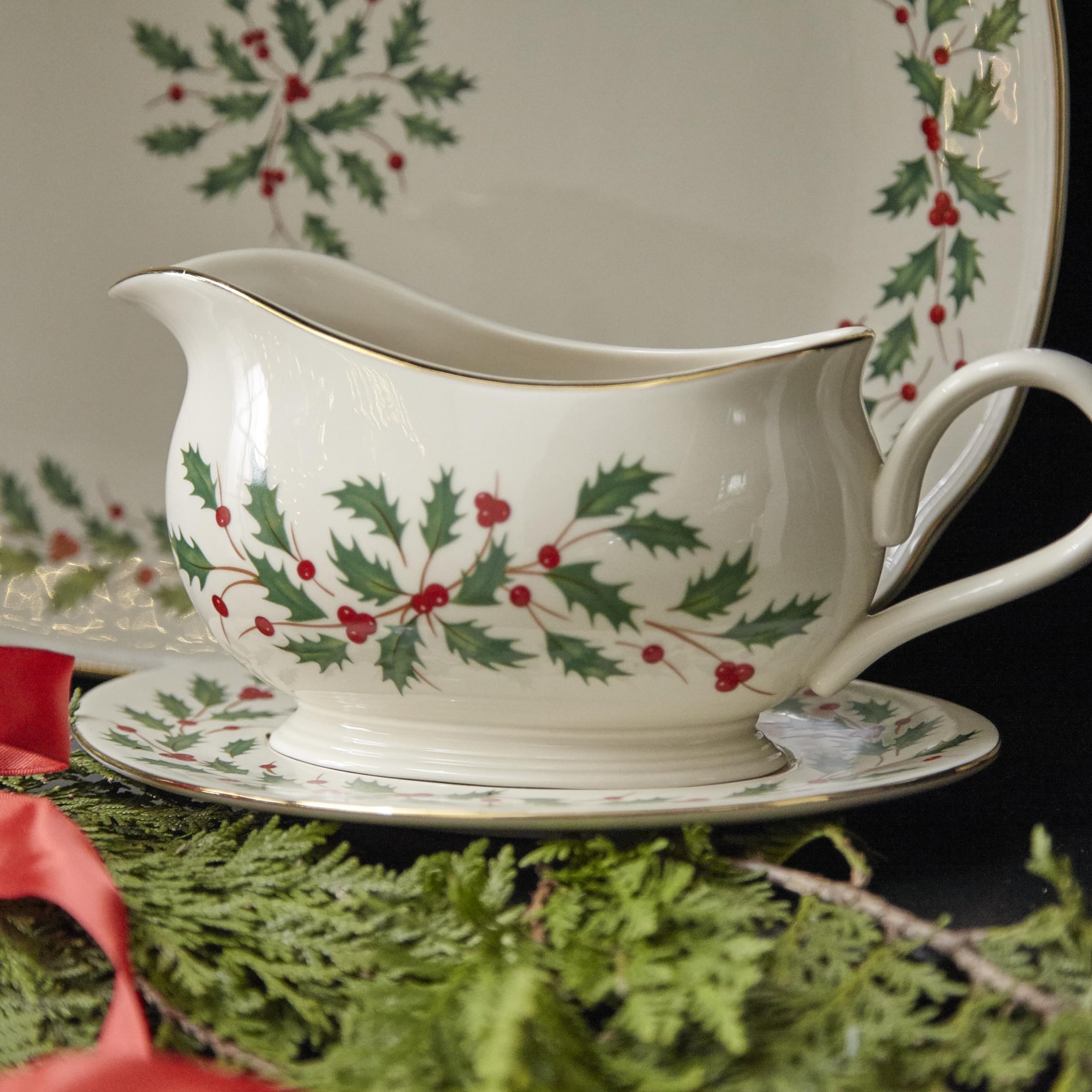 Lenox 843318 Holiday Gravy Boat And Stand, Christmas Hosting