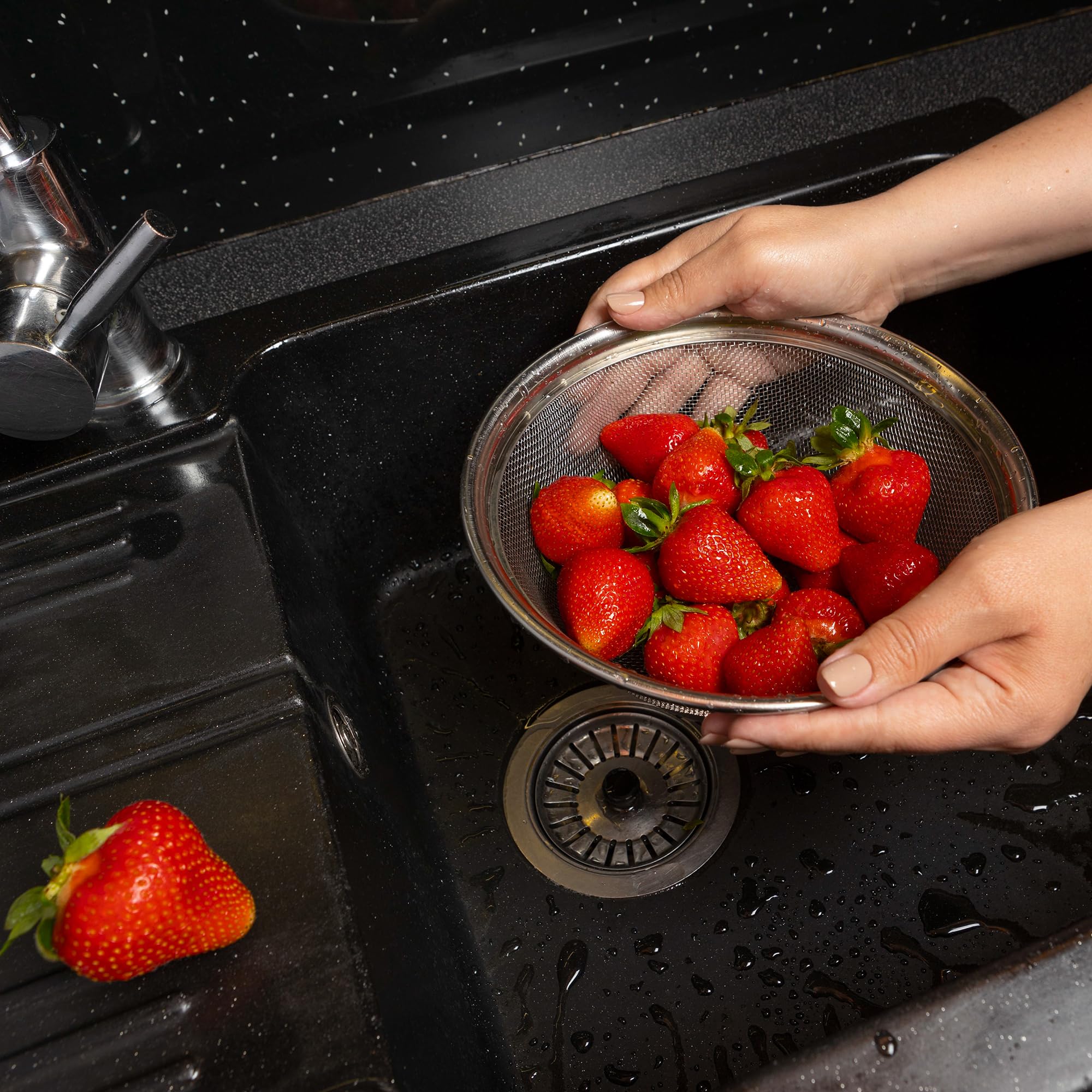 Hic Kitchen Reinforced Mesh Colander, 18/8 Stainless Steel, 10-Inch