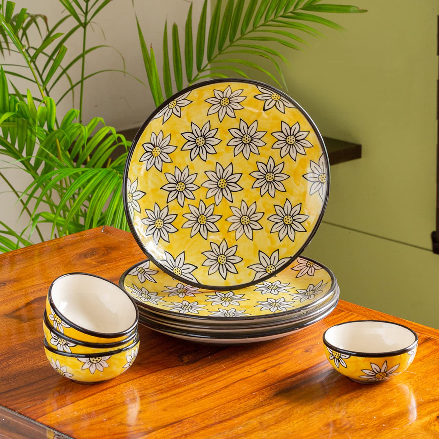 Exclusivelane 'Californian Sunflowers' Handpainted Ceramic Dinner Set Ceramic (8 Pieces, Serving For 4, Microwave Safe)|Dinner P