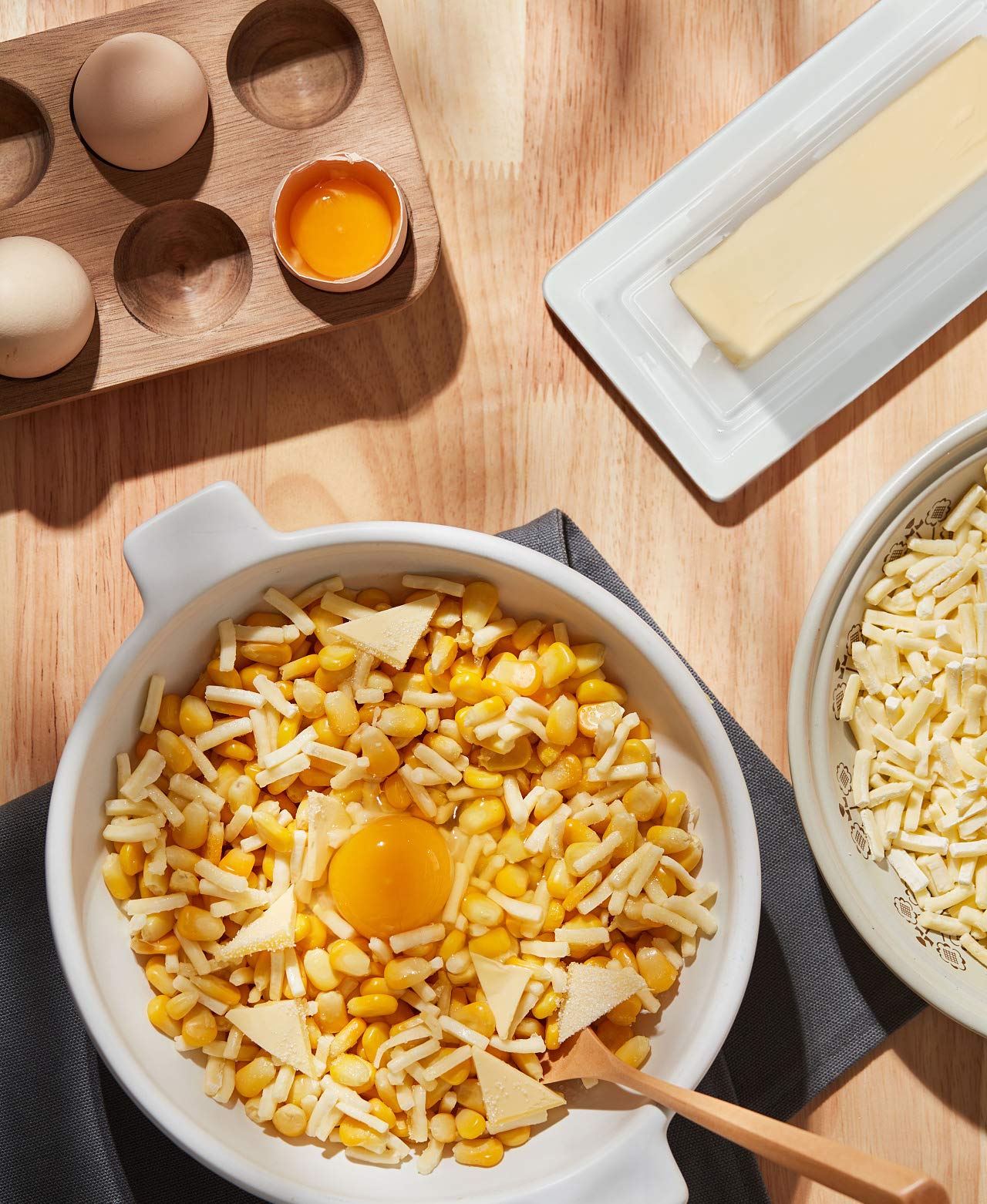 Gute Butter Dish with Lid for Countertop  Covered Ceramic Butter Dish  Butter Tray Storage for 1 Stick of Butter  Butter Keeper Container with Handle for Kitchen  White