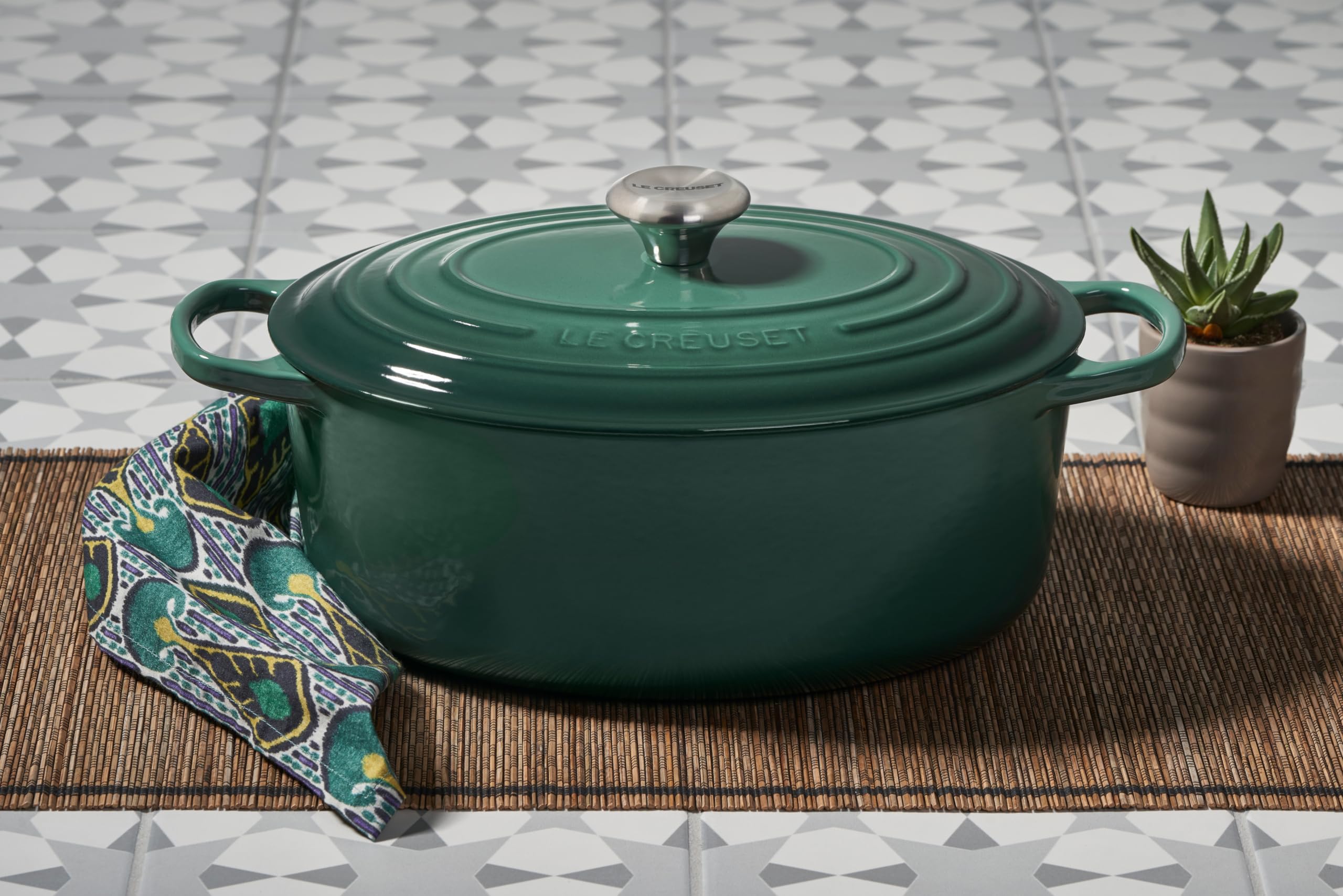 Le Creuset Enameled Cast Iron Signature Oval Dutch Oven, 6.75 Qt., Artichaut