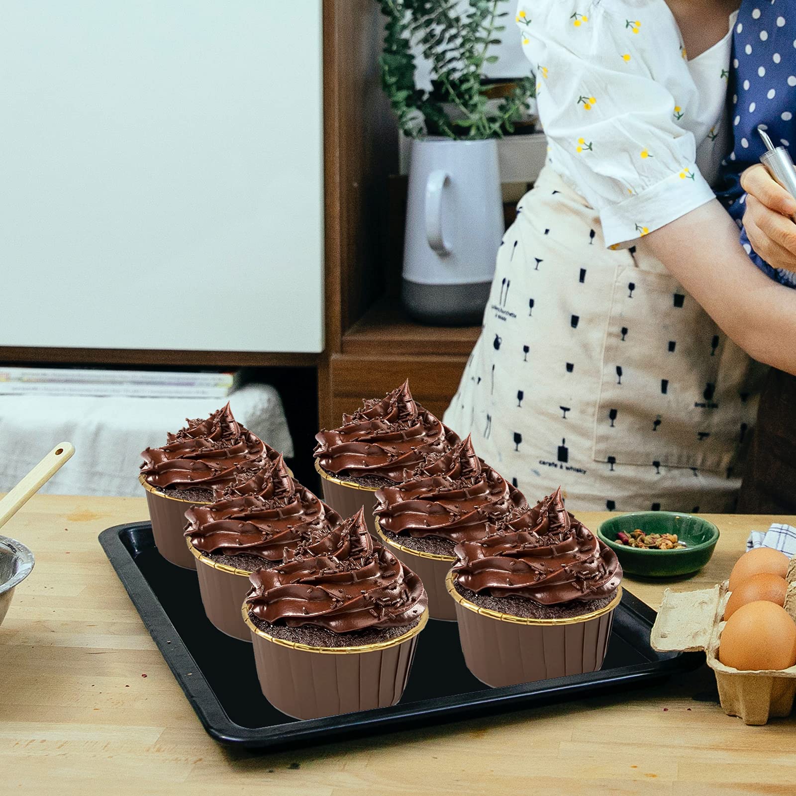 Foil Cupcake Liners With Dome Lids 100 Pack,Lnyzqus 5.5 Oz Muffin Cups Muffin Tins,Disposable Ramekins Cupcake Cups Wrappers Hol