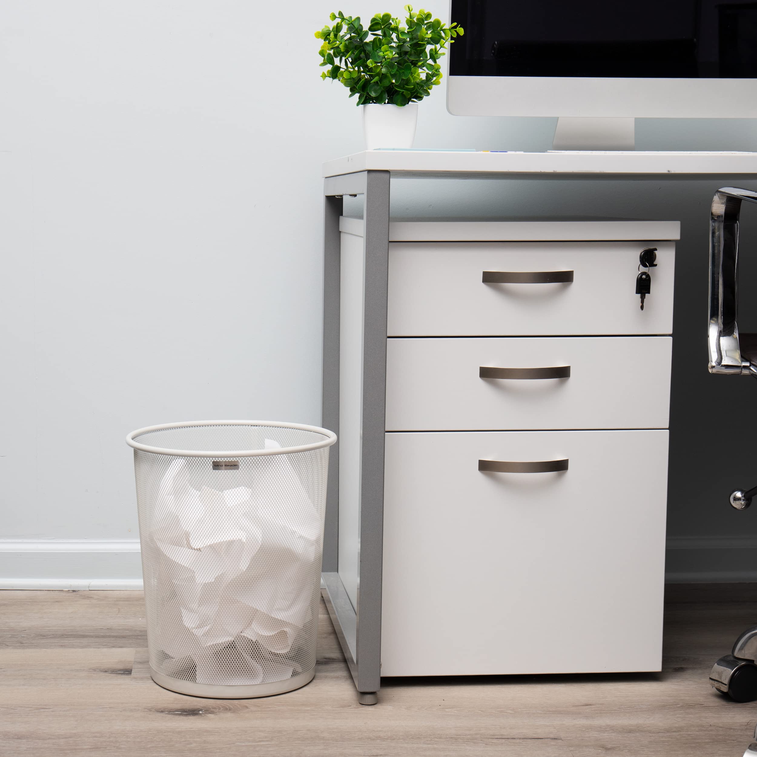 Mind Reader Mesh Trash Can, 16.65L (4.4 Gal), Waste Paper Basket, Round, Office, Metal Mesh, 11.5'' L X 11.5'' W X 13.75'' H, Wh