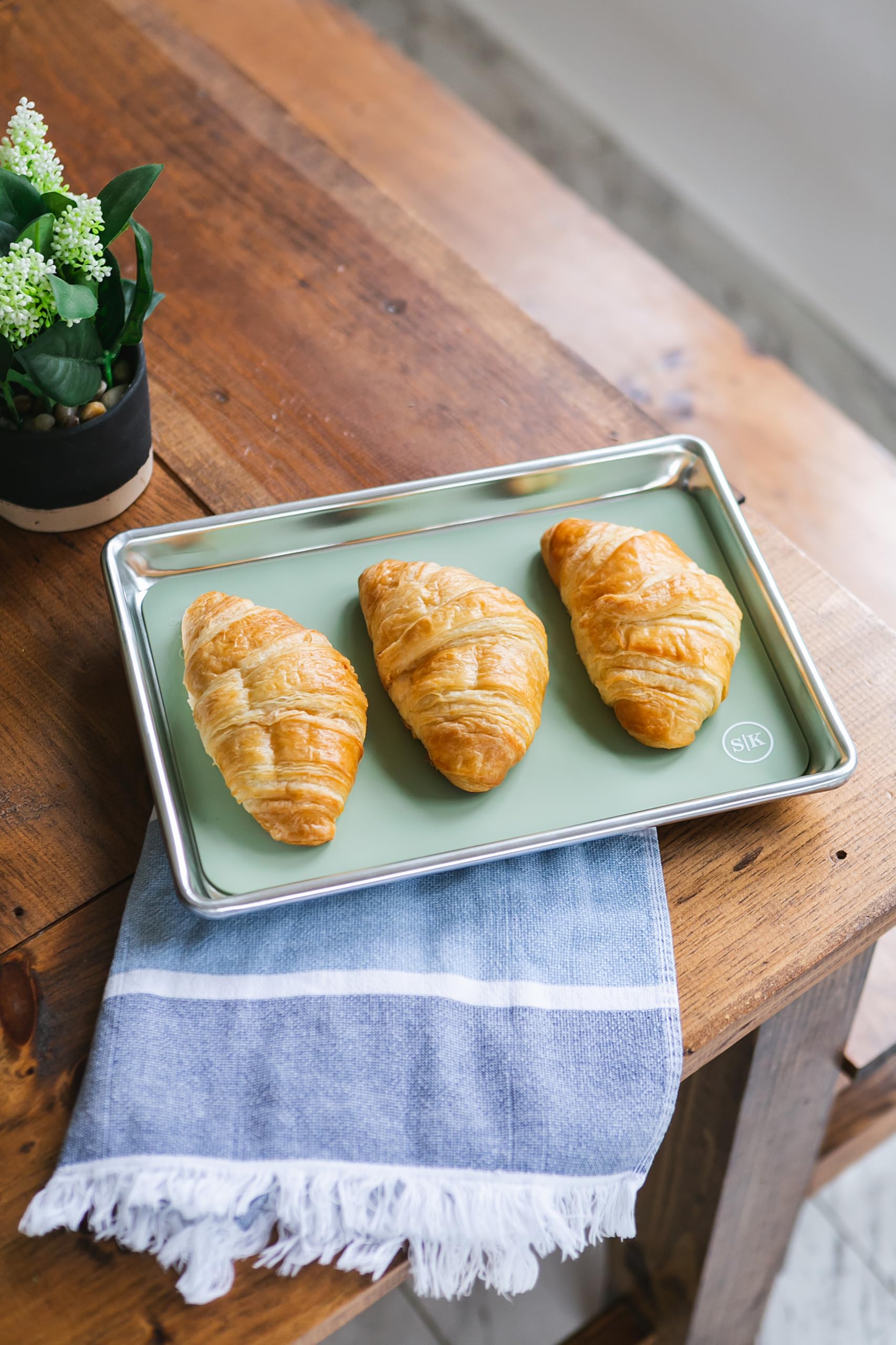 The Silicone Kitchen Silicone Oven Baking Mats, Dishwasher Safe, Bpa Free, Extra Thick, Quarter Sheet 8 In By 11.75 In, Green An
