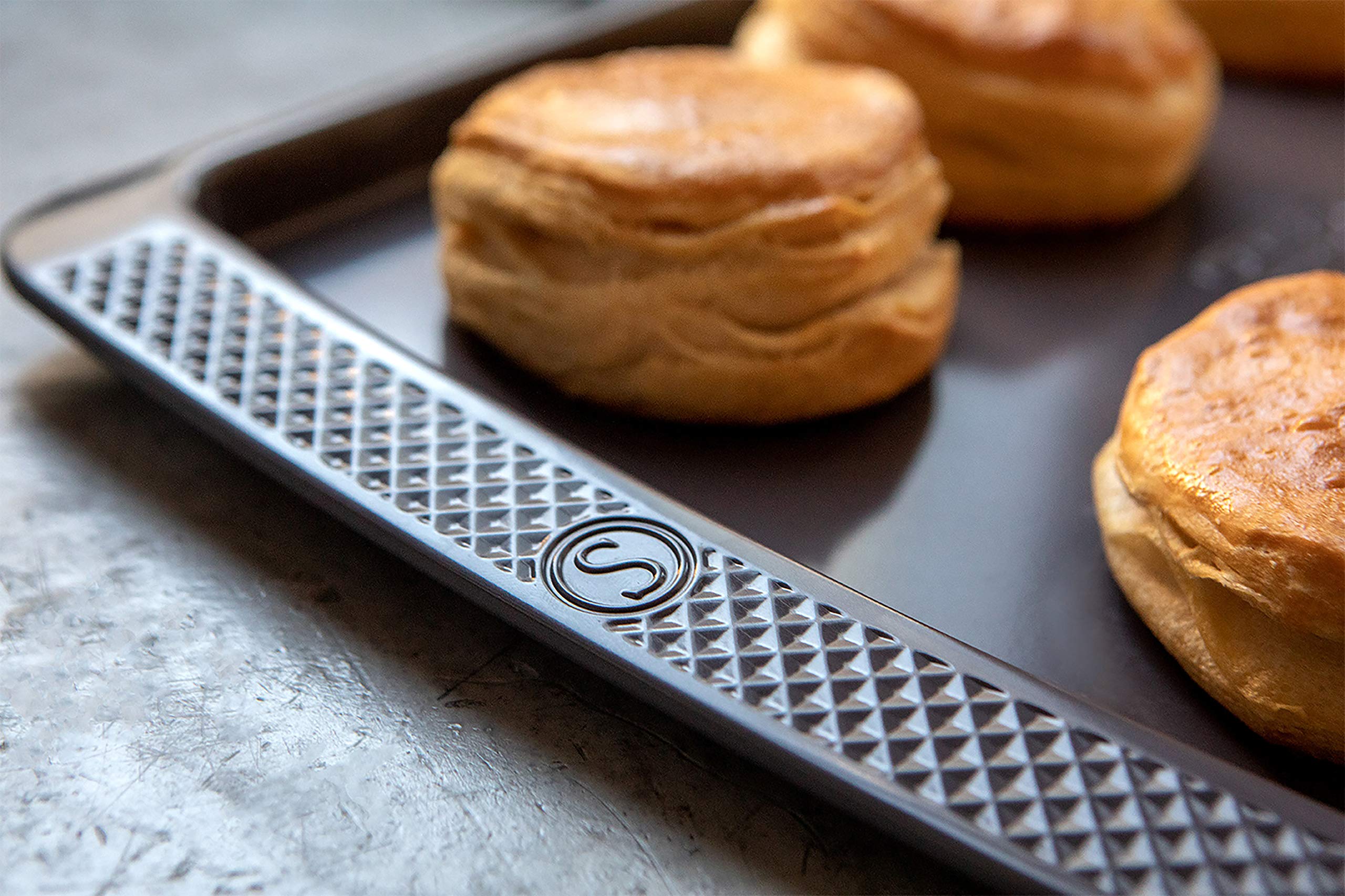 Saveur Selects Rimmed Baking Sheet, 9-Inch By 13-Inch, Non-Stick, Warp-Resistant Carbon Steel, Dishwasher Safe, Artisan Bakeware
