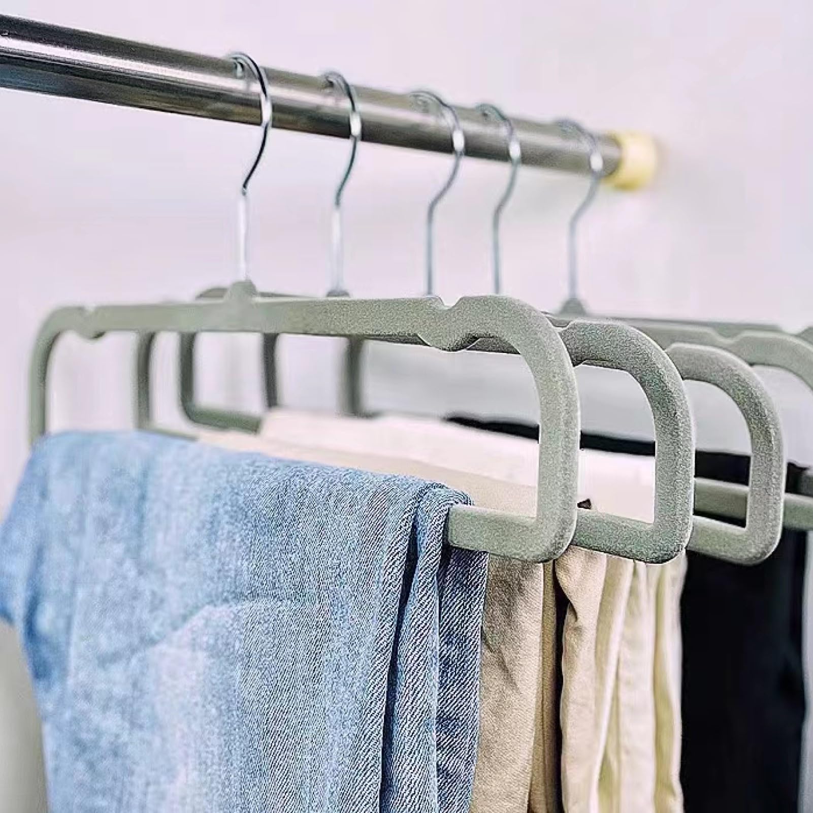 Hgyze Velvet Pant Hanger Space Saving, 20 Pack Non-Slip Shorts Hanger, Jeans Slack Trousers Hanger With 10Pcs Clothe Hanger Conn