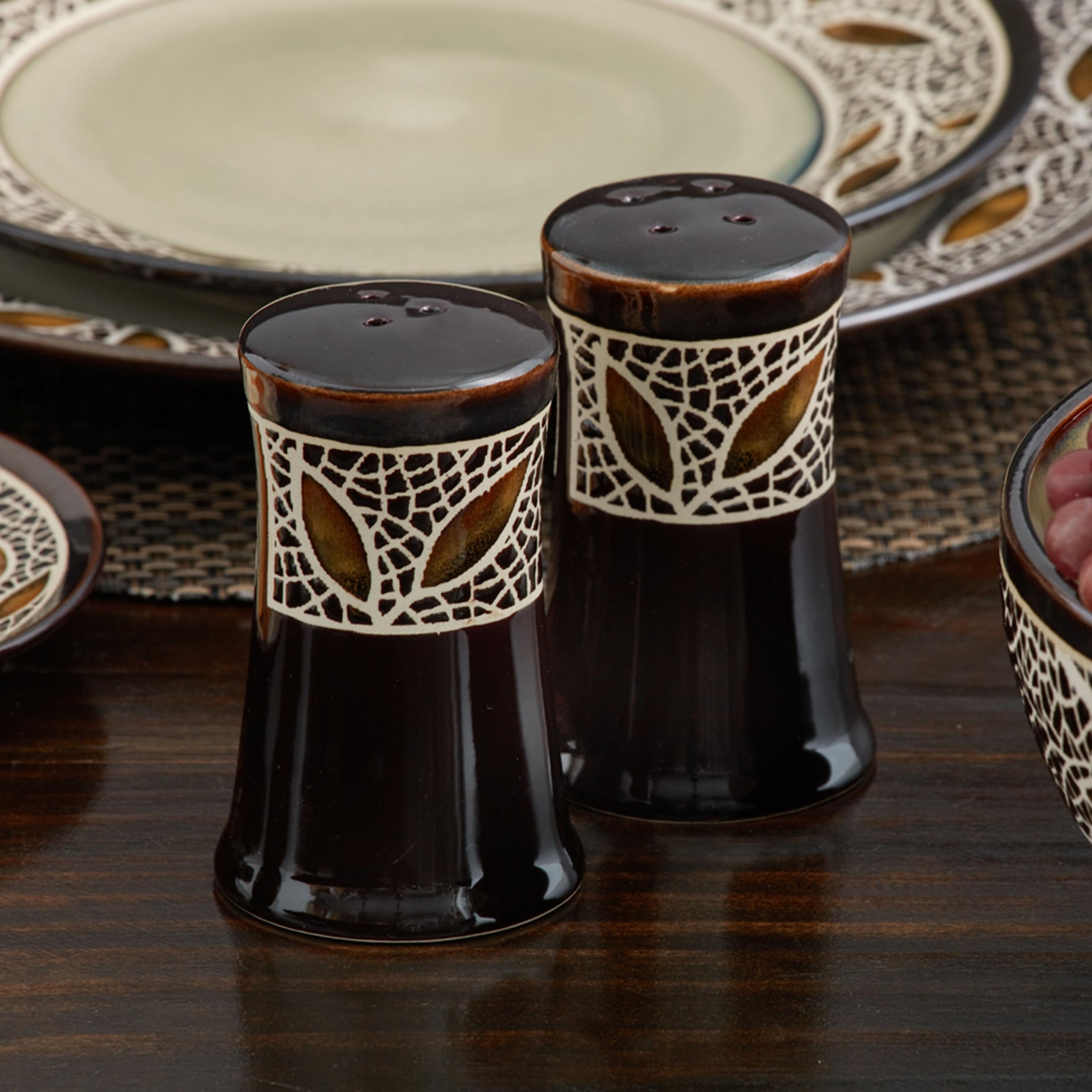 Mikasa 5240395 Gourmet Basics Alexandria Salt And Pepper Set Brown, 3.75 Inches