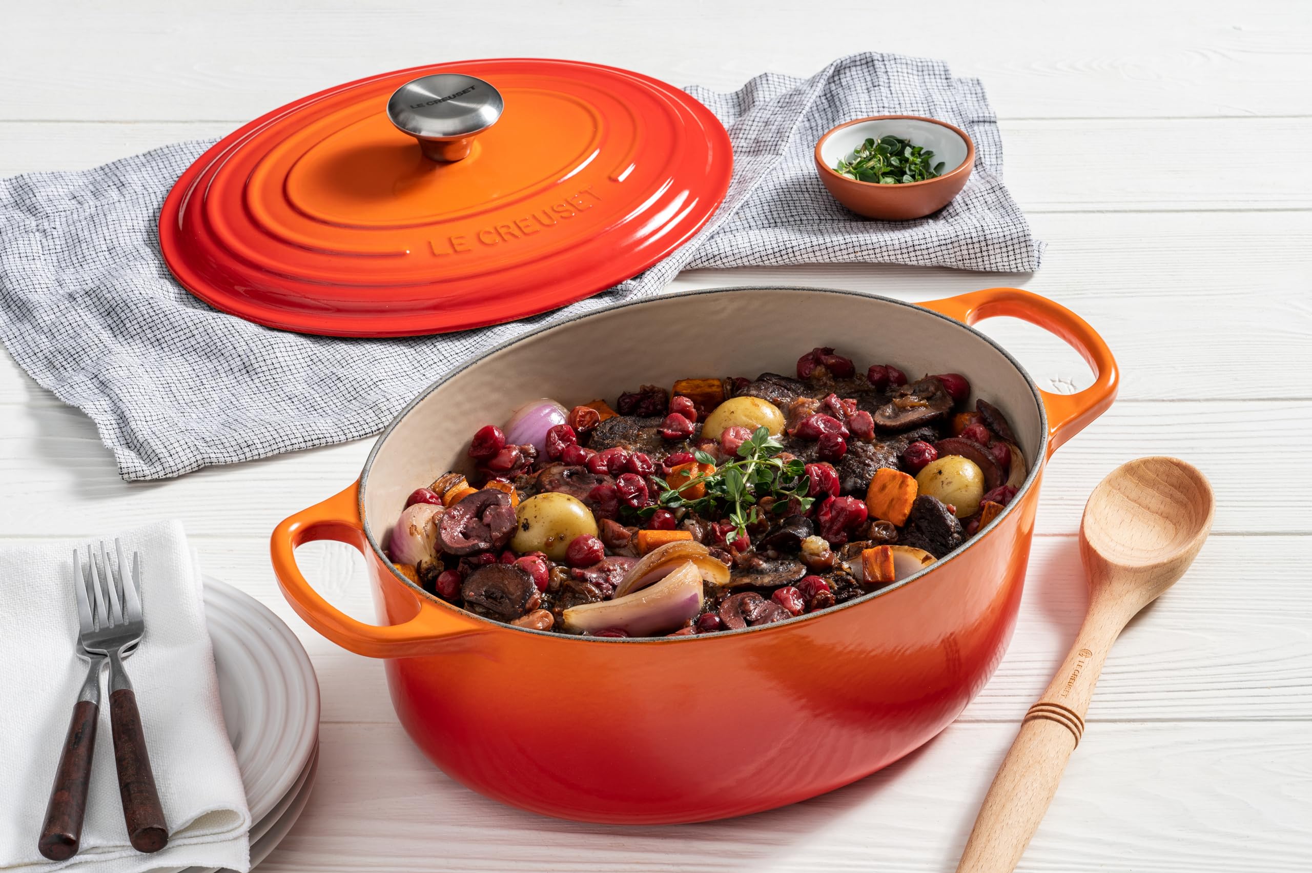 Le Creuset Enameled Cast Iron Signature Oval Dutch Oven, 5 Qt. , Flame