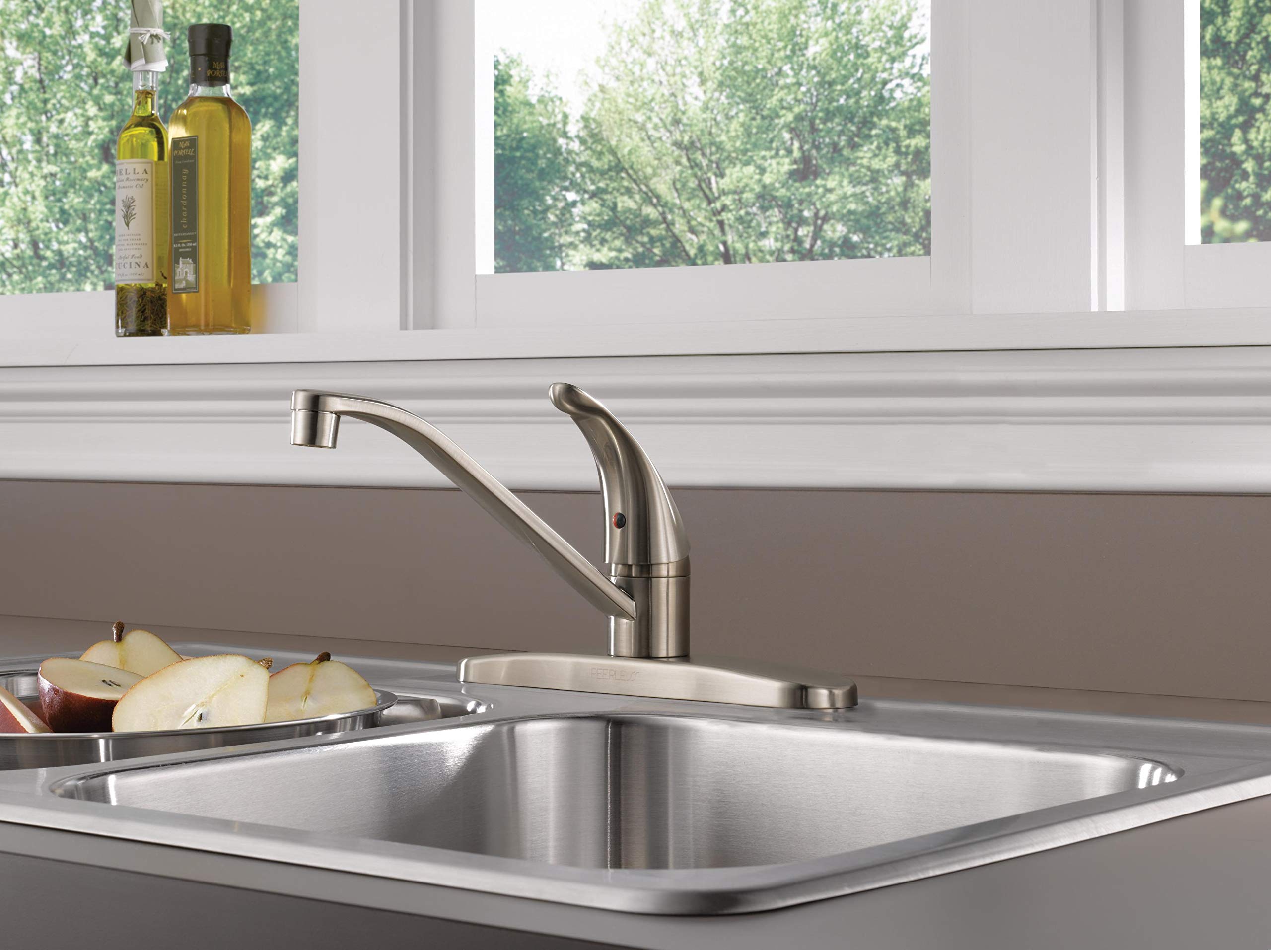 Peerless Core Single-Handle Kitchen Faucet, Brushed Nickel Kitchen Sink Faucet, Single Hole Kitchen Faucet, Stainless P110Lf-Ss