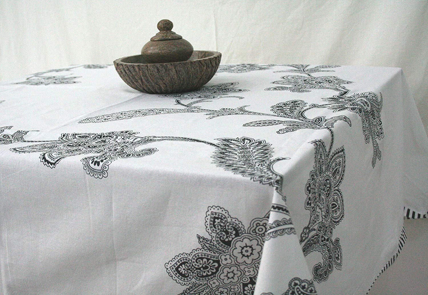 Raghuraj Lifestyle Lucas Table Cover (130x130Cms) 51x51 inch