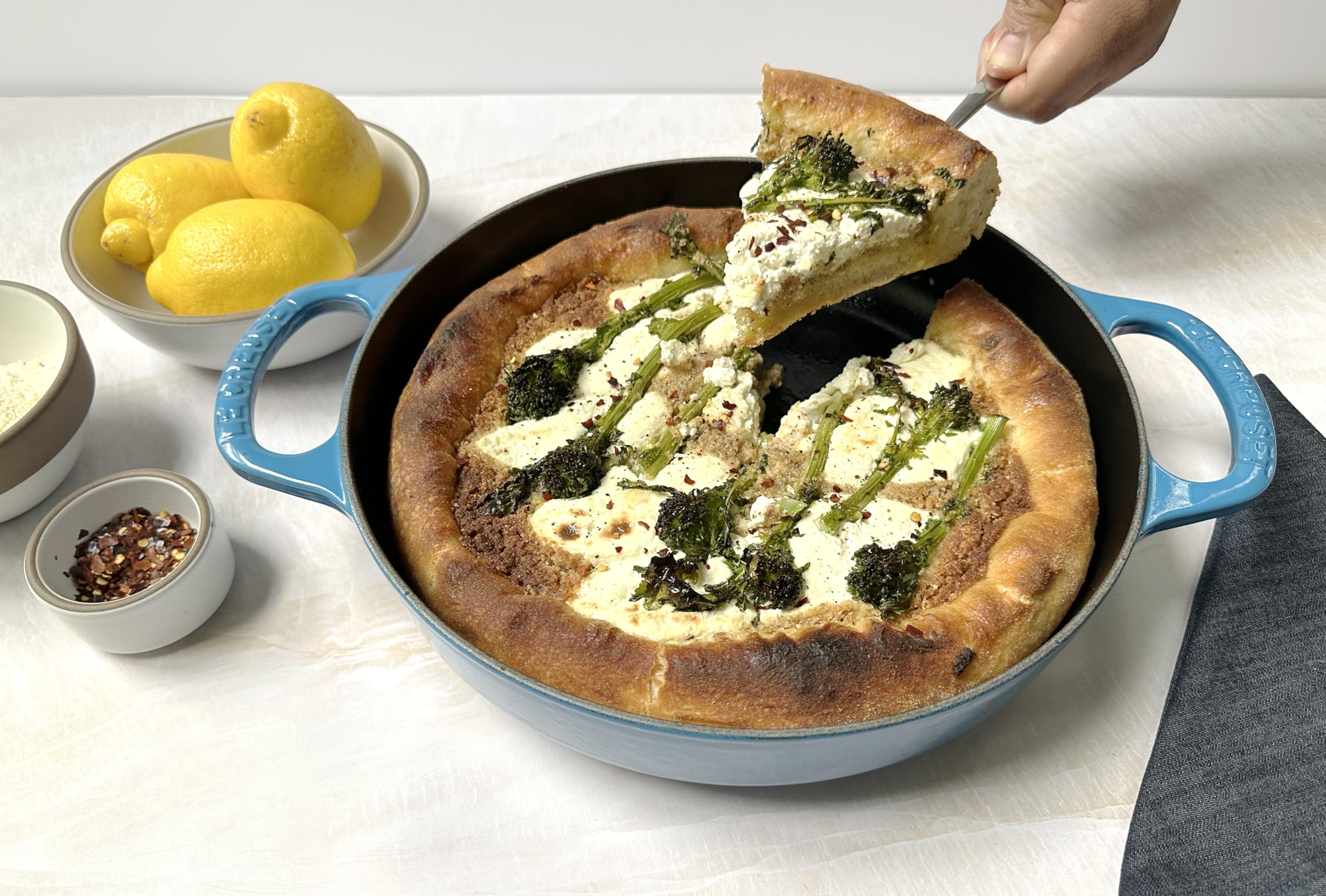 Le Creuset Signature Cast Iron Everyday Pan, 11'', Oyster