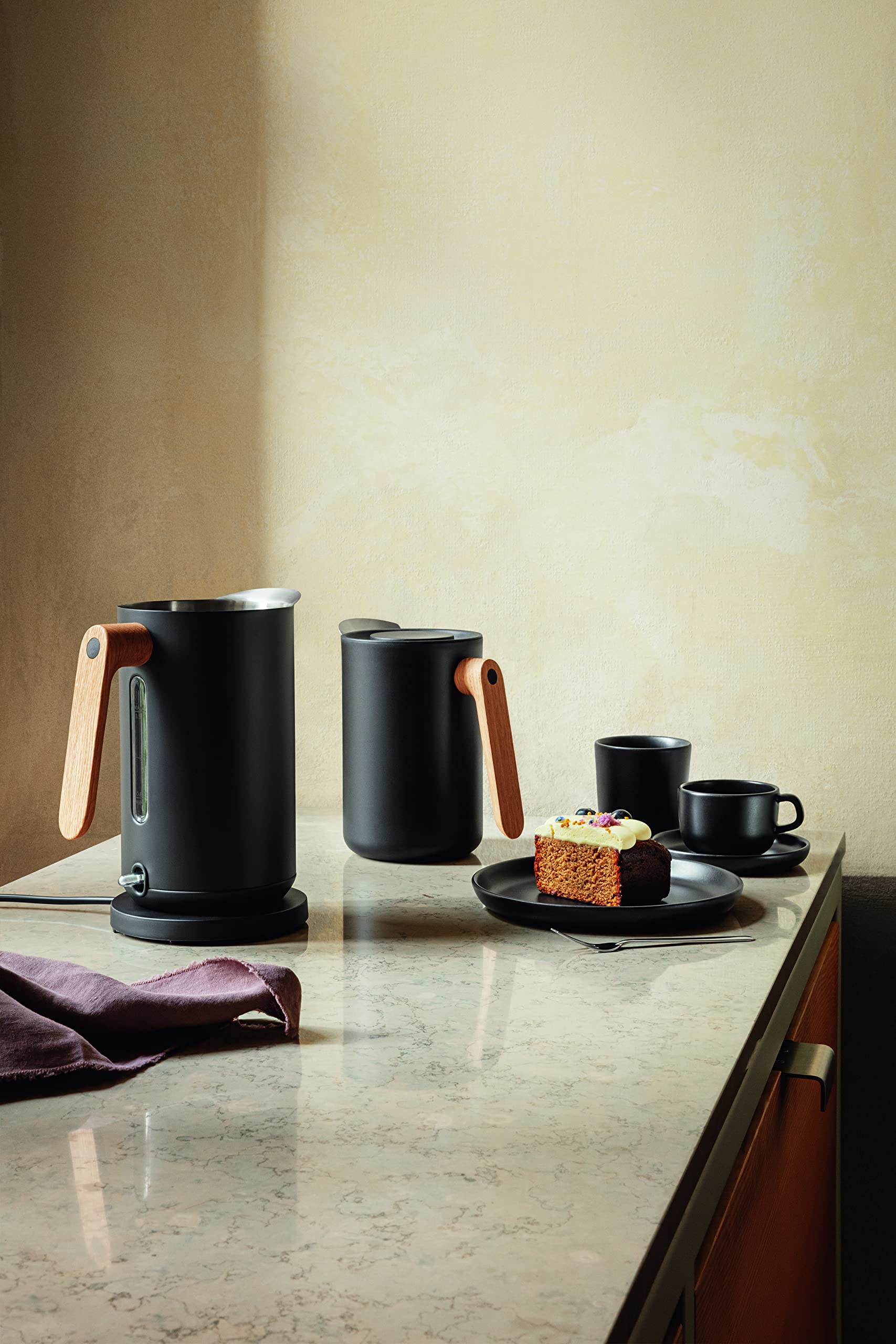 Eva Solo | Nordic Kitchen Thermo Cafeti  Re Stainless Steel Vacuum Jug With A Oak Wood Handle | Danish Design, Functionality & Q