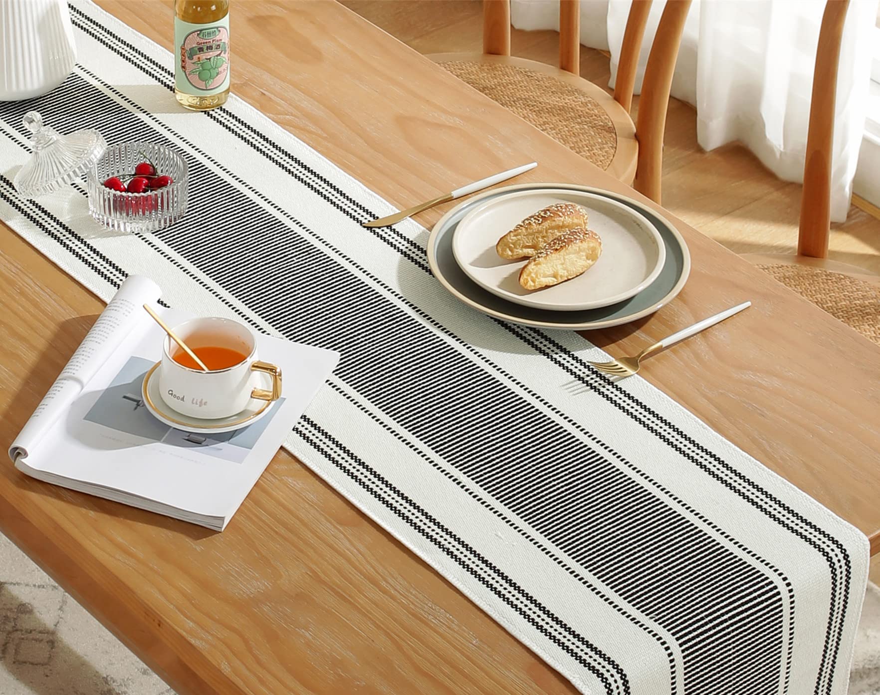 Caflife Boho Table Runner Balck And White For Modern Farmhouse Decor, Natural Cotton Woven Runner With Tassels For Home Dining T