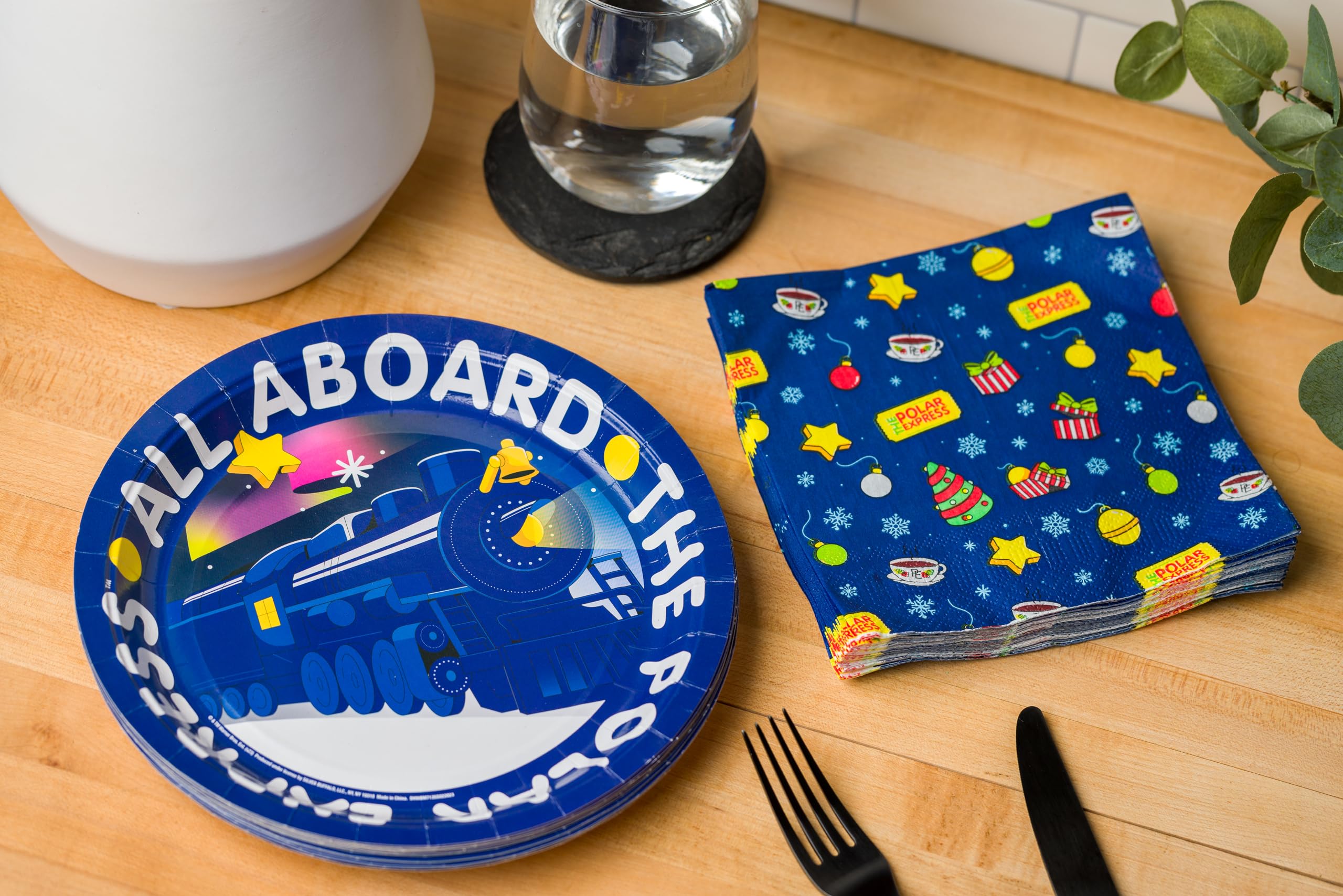 Silver Buffalo The Polar Express All Aboard Christmas Holiday Train 32 Pack Partyware Disposable Paper Plates And Napkins