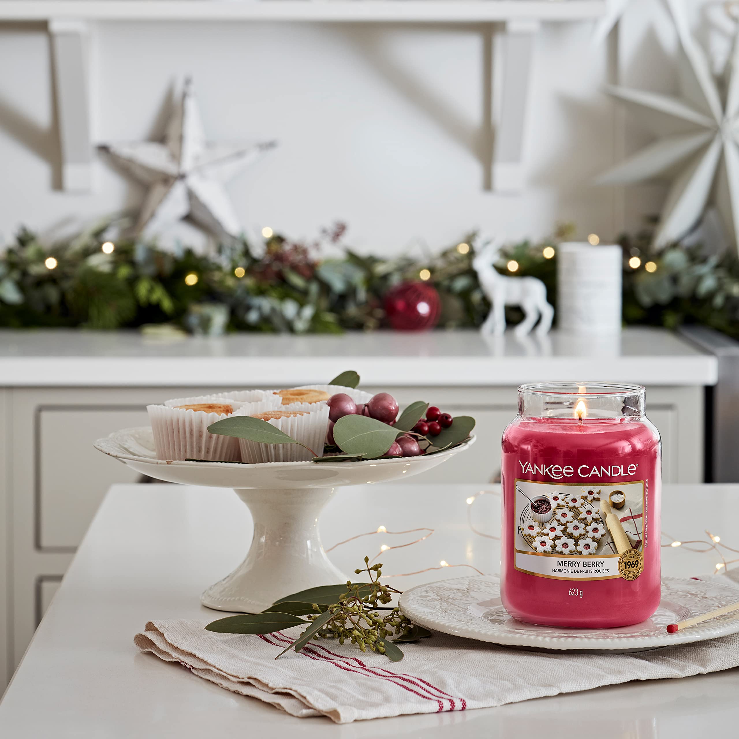Yankee Candle Scented Candle | Merry Berry Large Jar Candle | Burn Time: up to 150 Hours