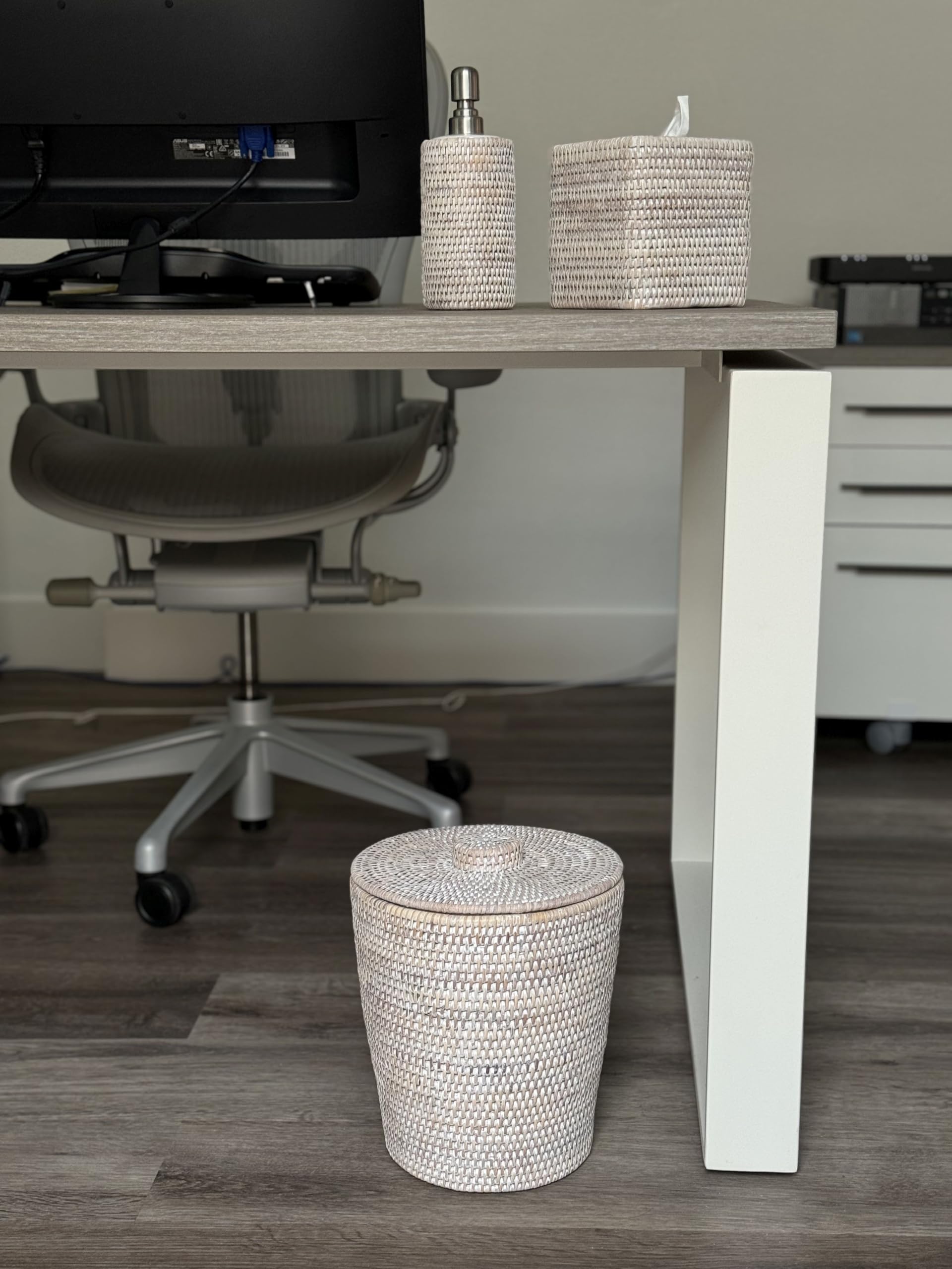 Kouboo La Jolla Rattan Round Waste Basket With Lid & Plastic Insert, 2 Gallon Woven Wastebasket For Bathroom, Kitchen, Office, L