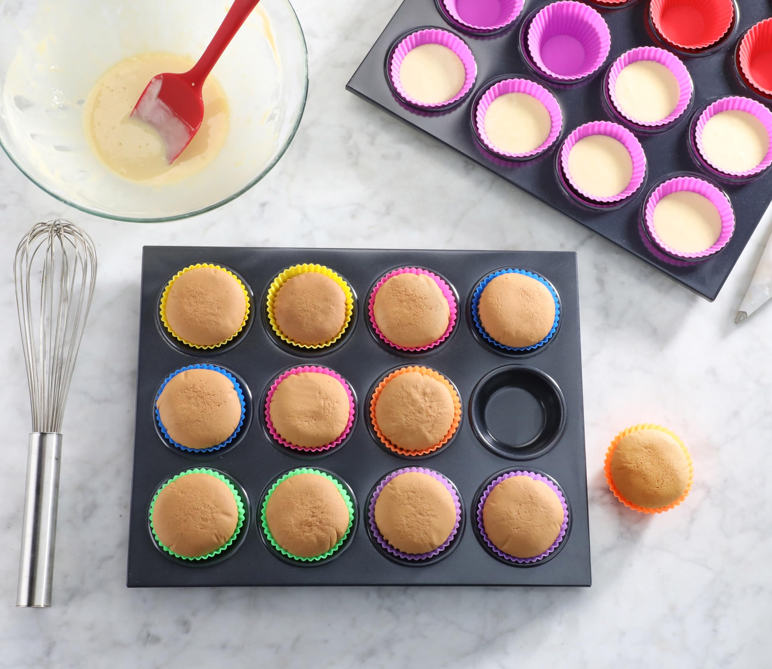 New Star Foodservice 37845 Aluminum Non-Stick Muffin Pan With 12 Cups