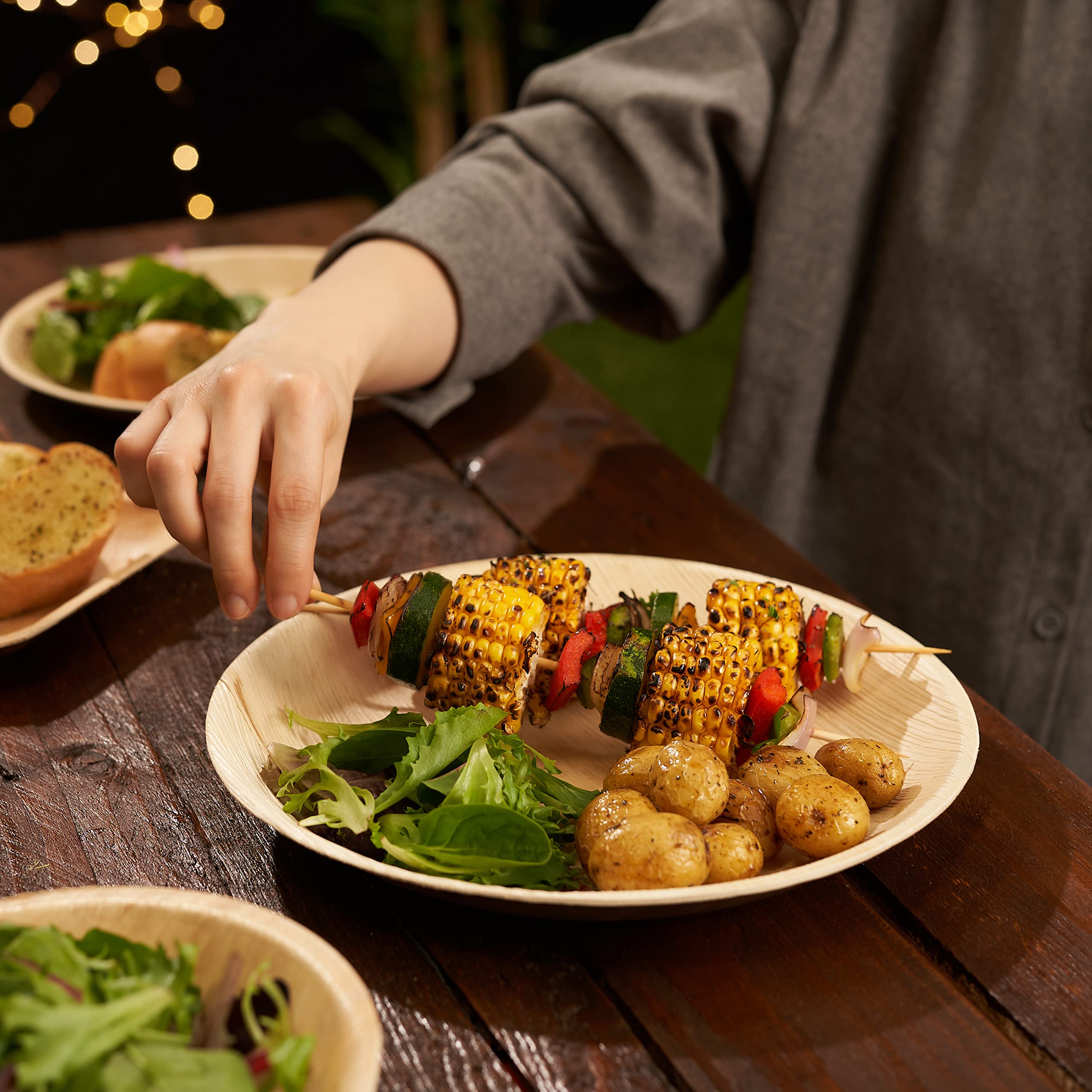 Pack Palm Leaf Plates Biodegradable, Disposable, Eco-Friendly Picnic & Outdoor Tableware, Microwave Safe (10'' Round)