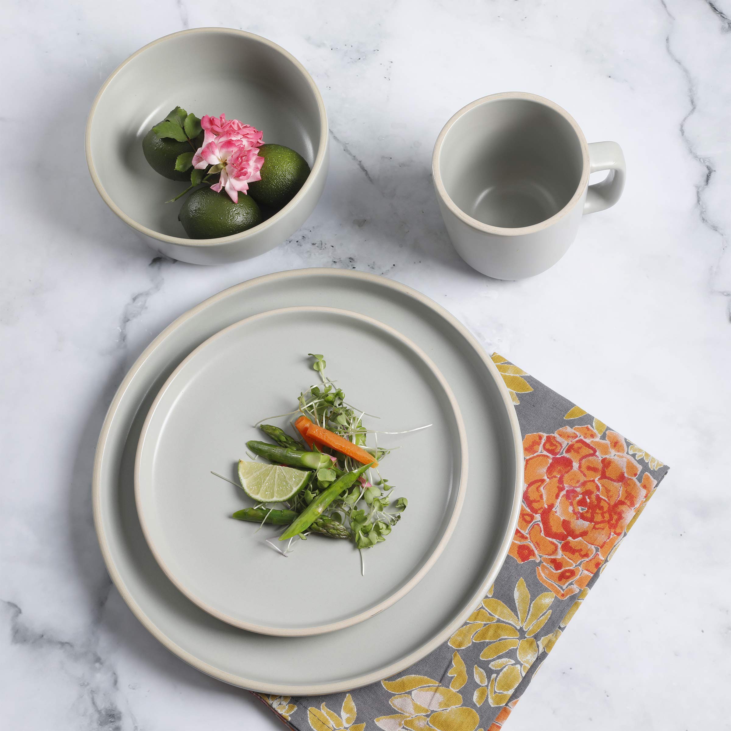 Gibson Home Zuma 16 Piece Round Kitchen Dinnerware Set, Dishes, Plates, Bowls, Mugs, Service for 4, Matte Stoneware, Light Grey