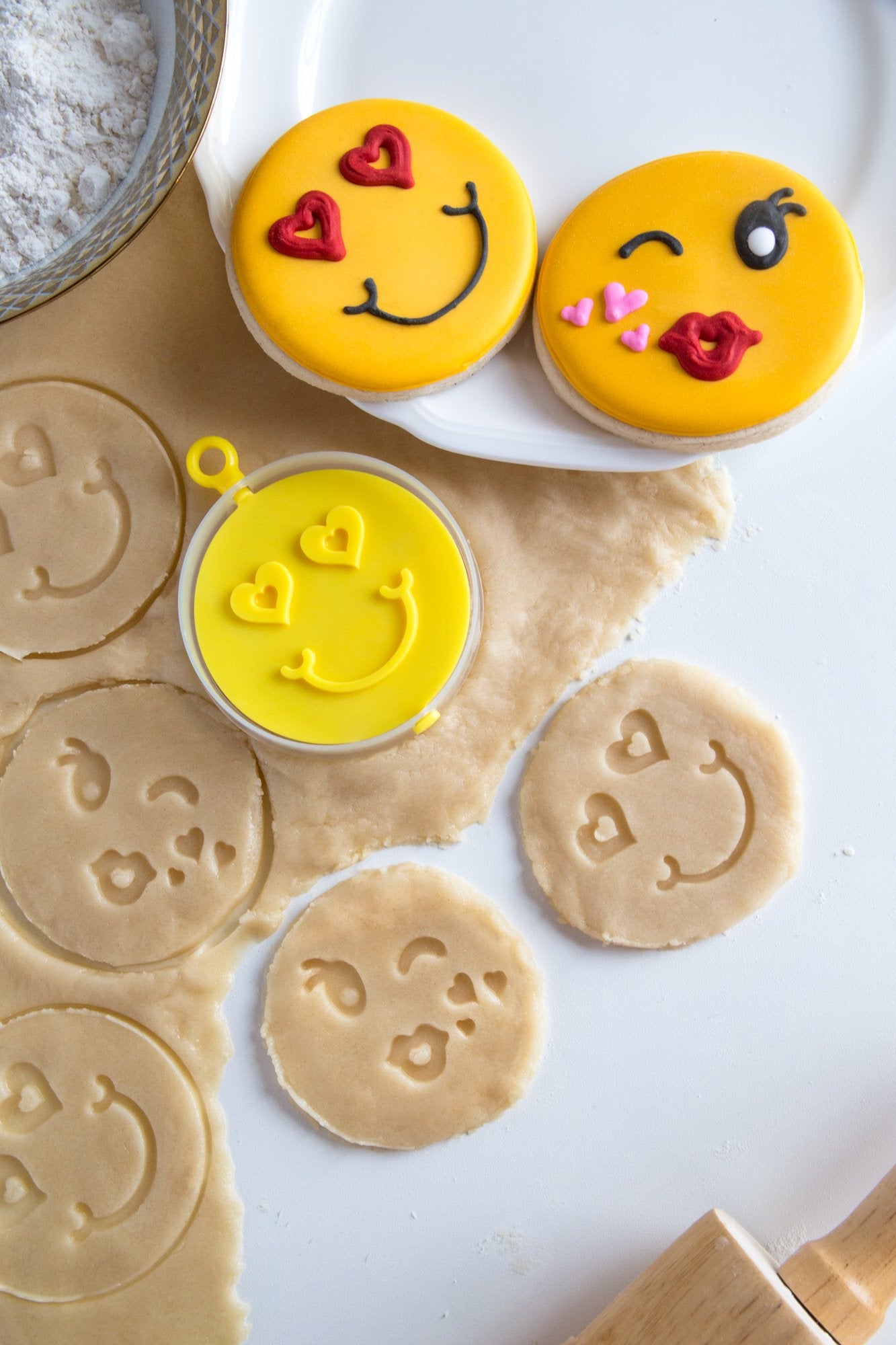 Bakelicious Emoji Flip And Stamp Cookie Cutter