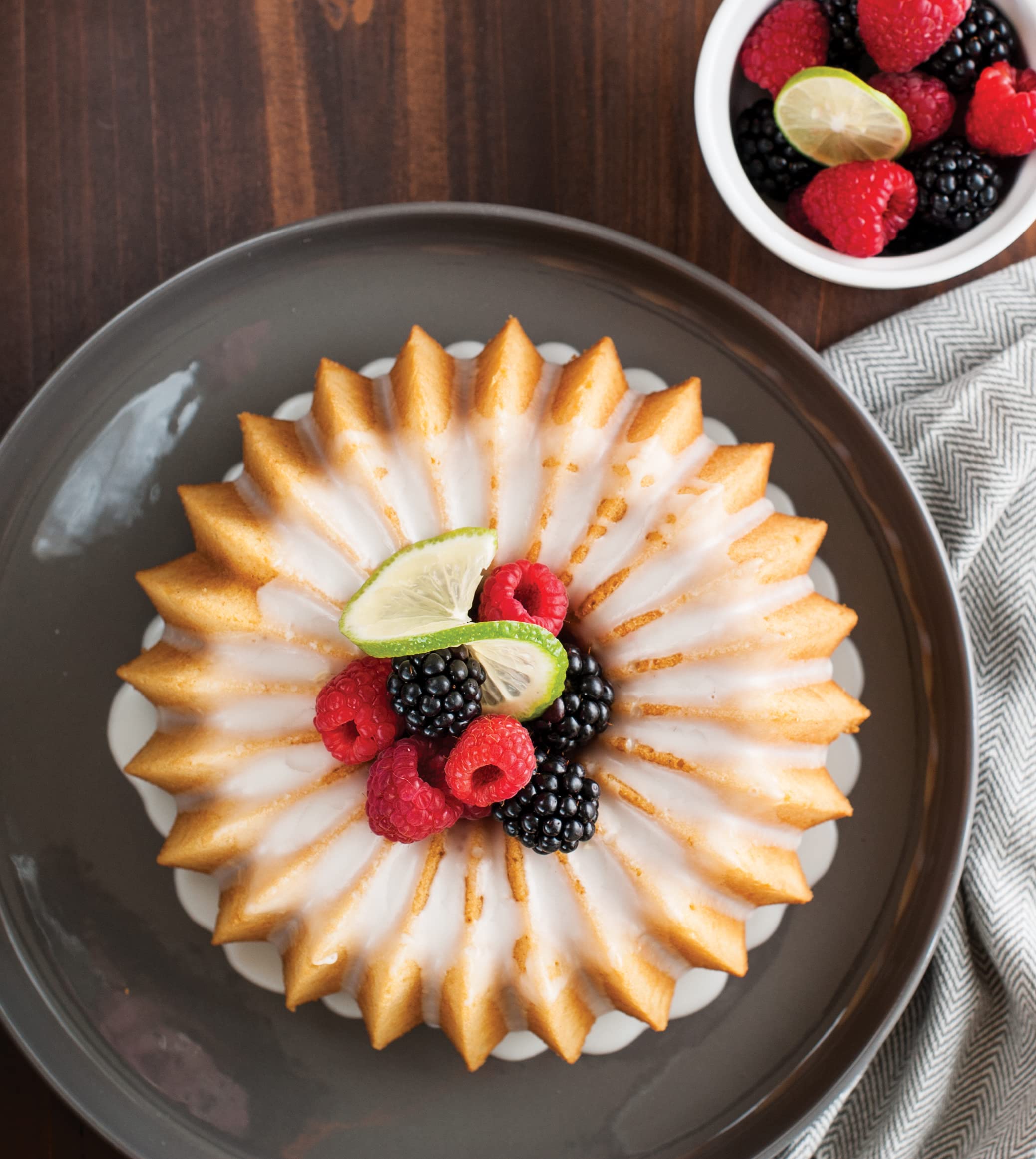 Nordic Ware Brilliance Bundt, 5 Cup, Gold
