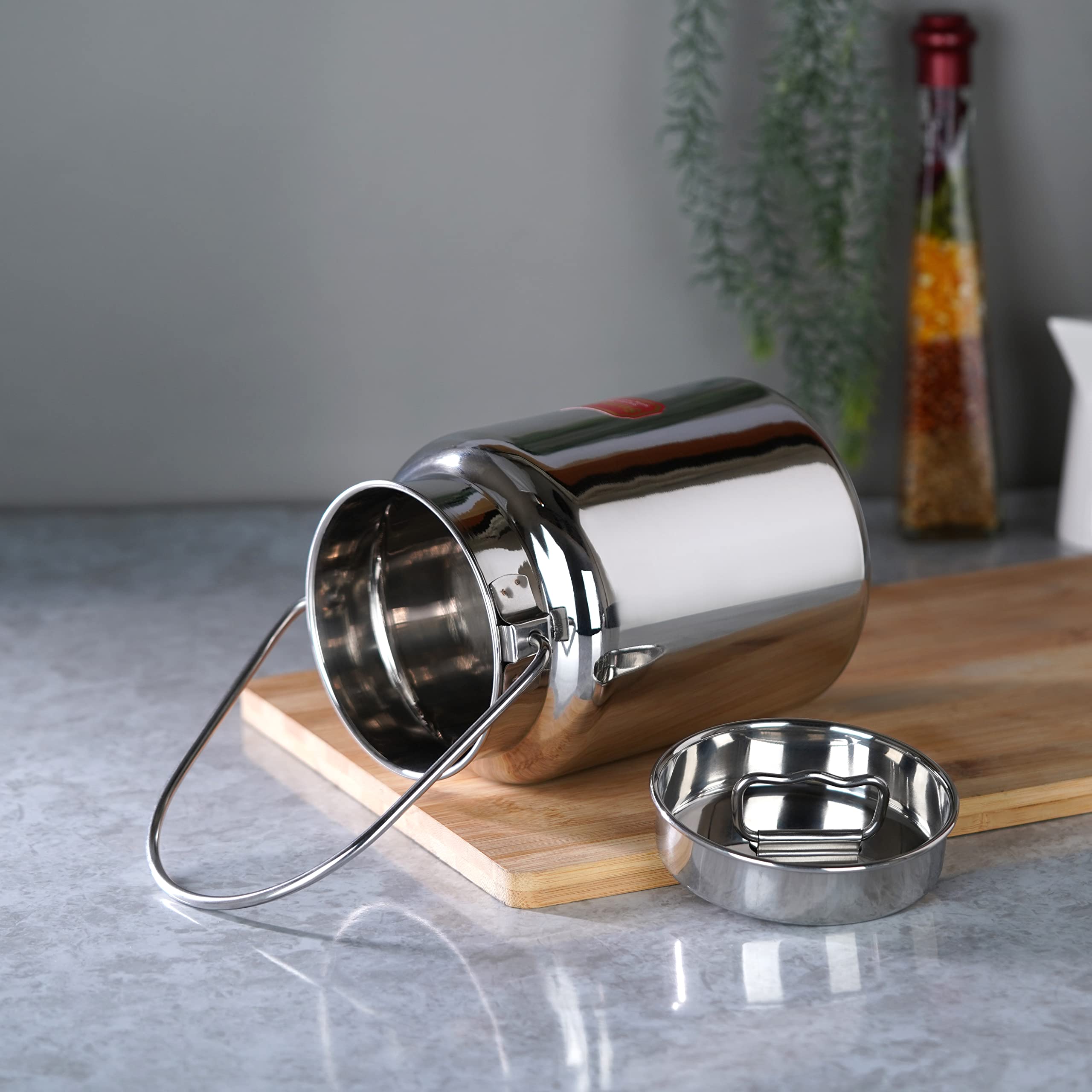 Sumeet Stainless Steel Akhand - Jointless Milk Can/Oil Can/Milk Barni/Oil Pot With Lid, 1250Ml Capacity, 11Cm Dia, Silver