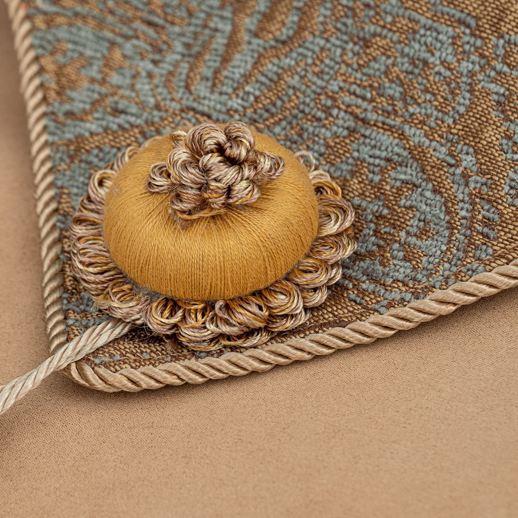 Loom And Mill Luxury Thick Chenille Table Runner, Modern Damask Jacquard Table Runners With Handmade Tassels For Dining Room Dre