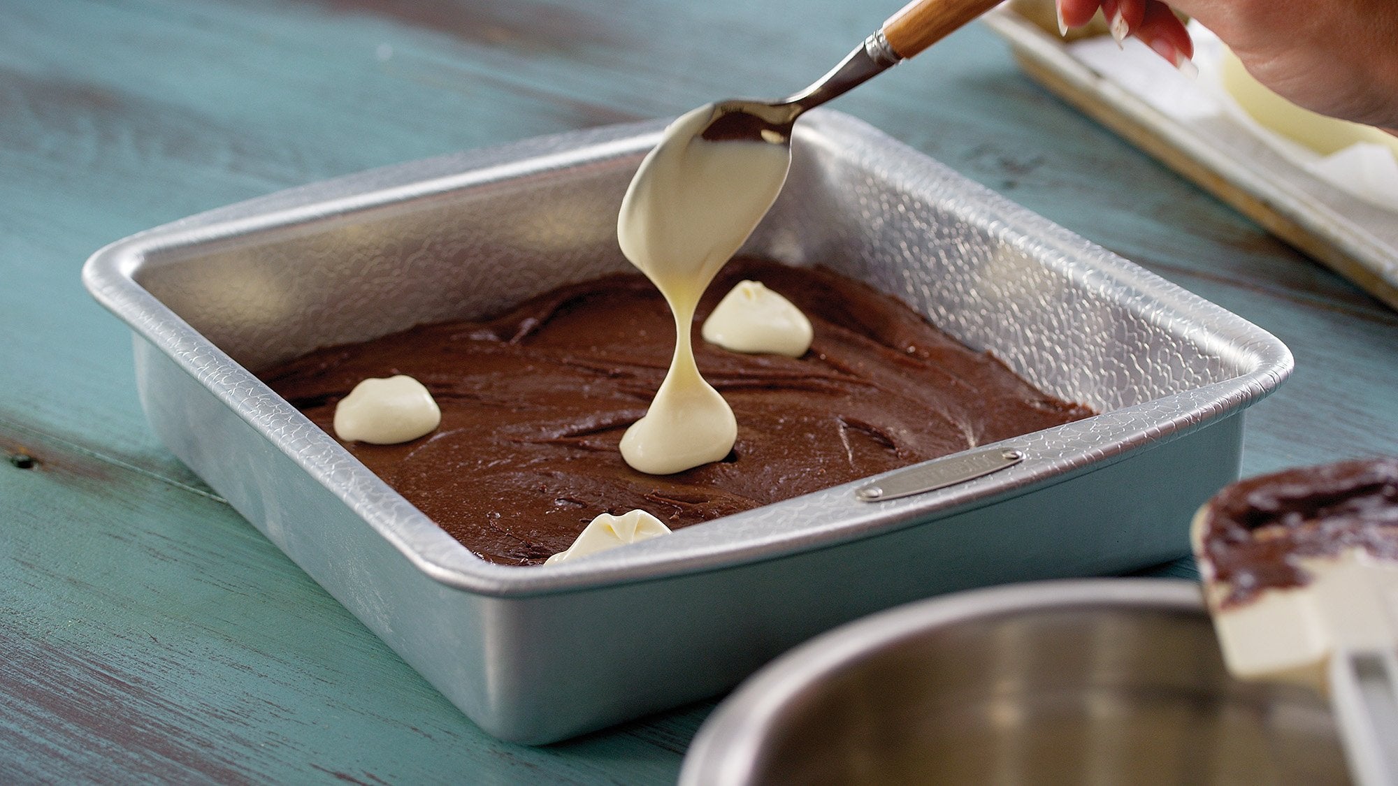 Doughmakers 9'' Square Cake Commercial Grade Aluminum Bake Pan