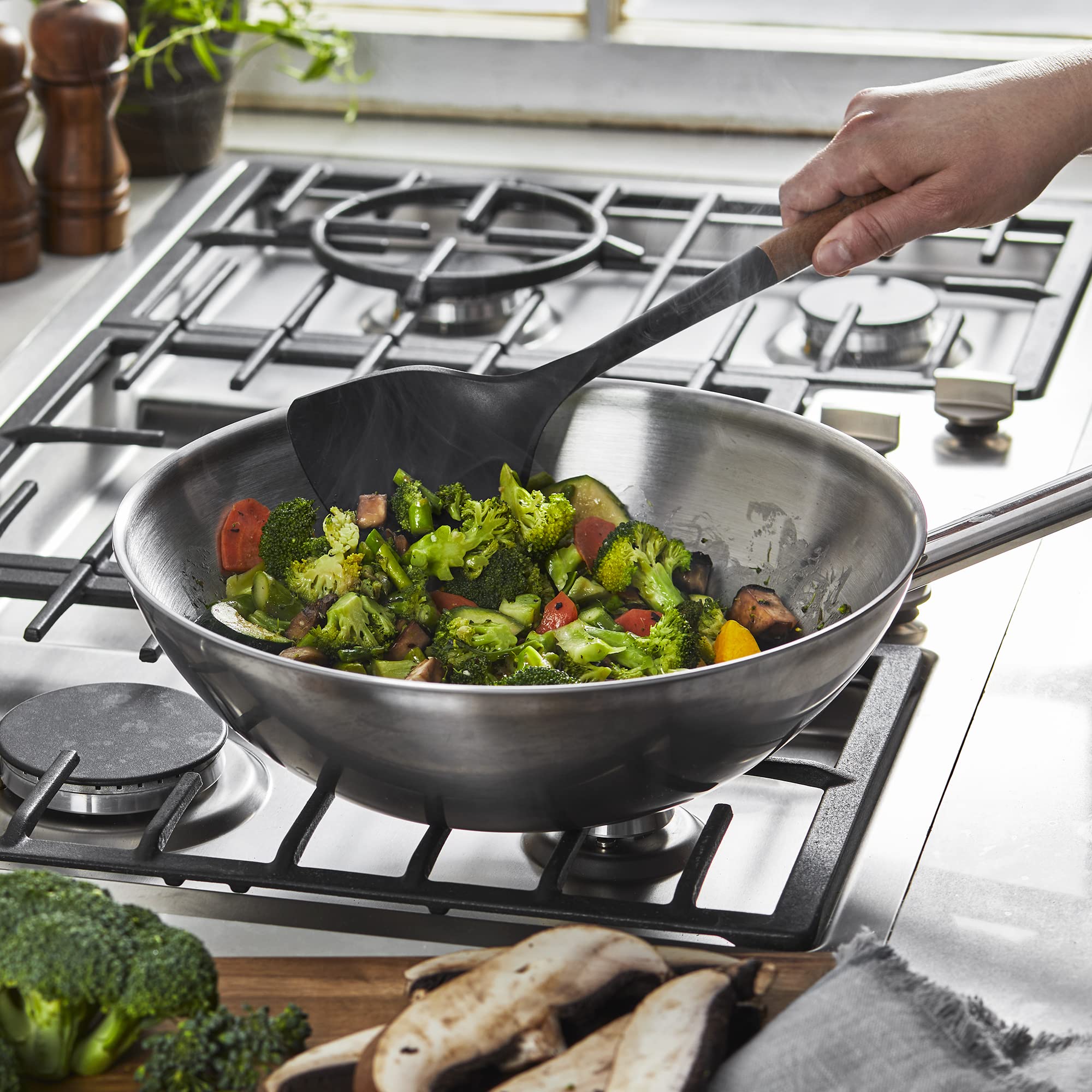 Staub Wok Spatula, Perfect For Scooping, Flipping, Stirring, And Turning Stir Fries, One Size, Durable Bpa-Free Matte Black Sili