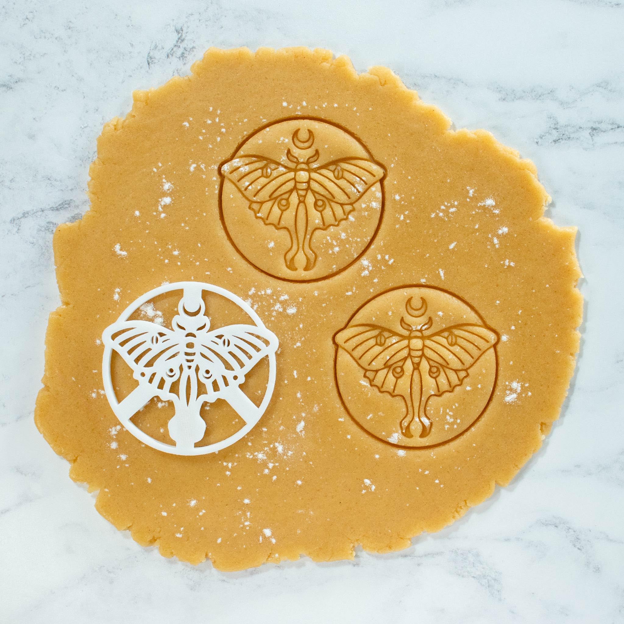 Luna Moth Cookie Cutter, 1 Piece - Bakerlogy