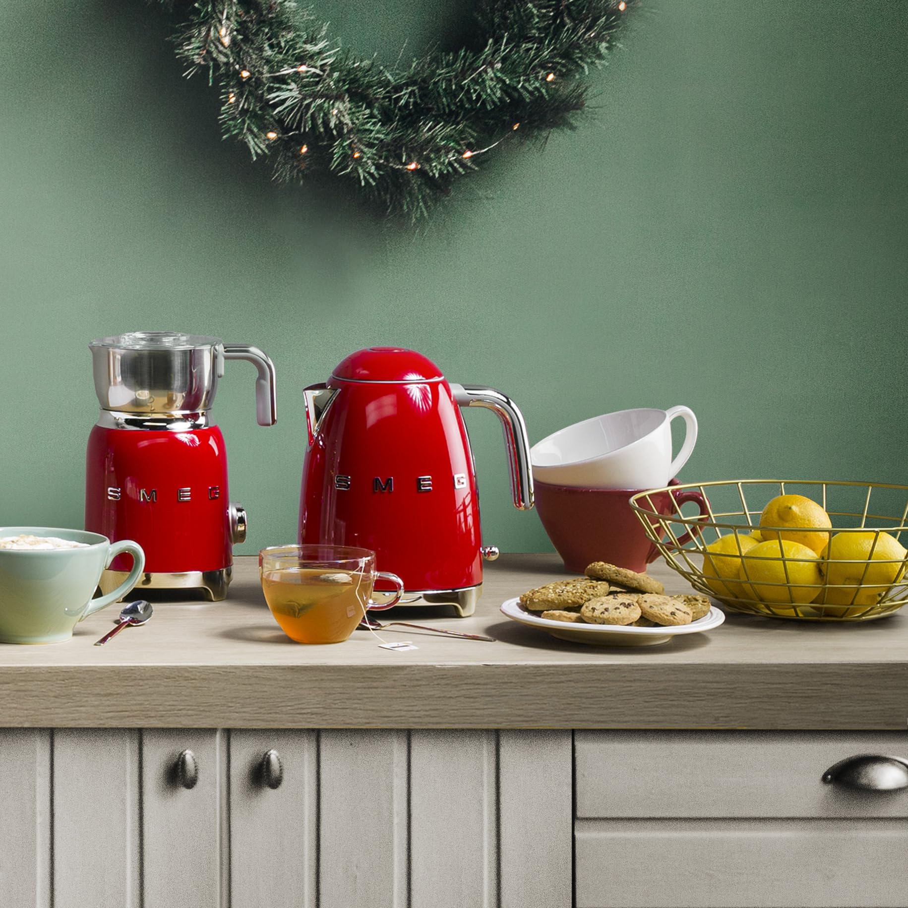 Smeg 50'S Retro Style Electric Water Kettle With Automatic Shutoff, Removable Base, And Water Indicator, Klf03Rdus, Red