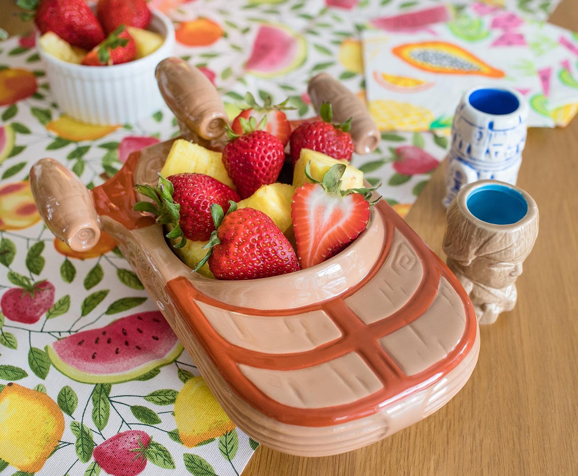 STAR WARS Geeki Tikis Landspeeder Punch Bowl with Luke and R2-D2 Mini Muglets