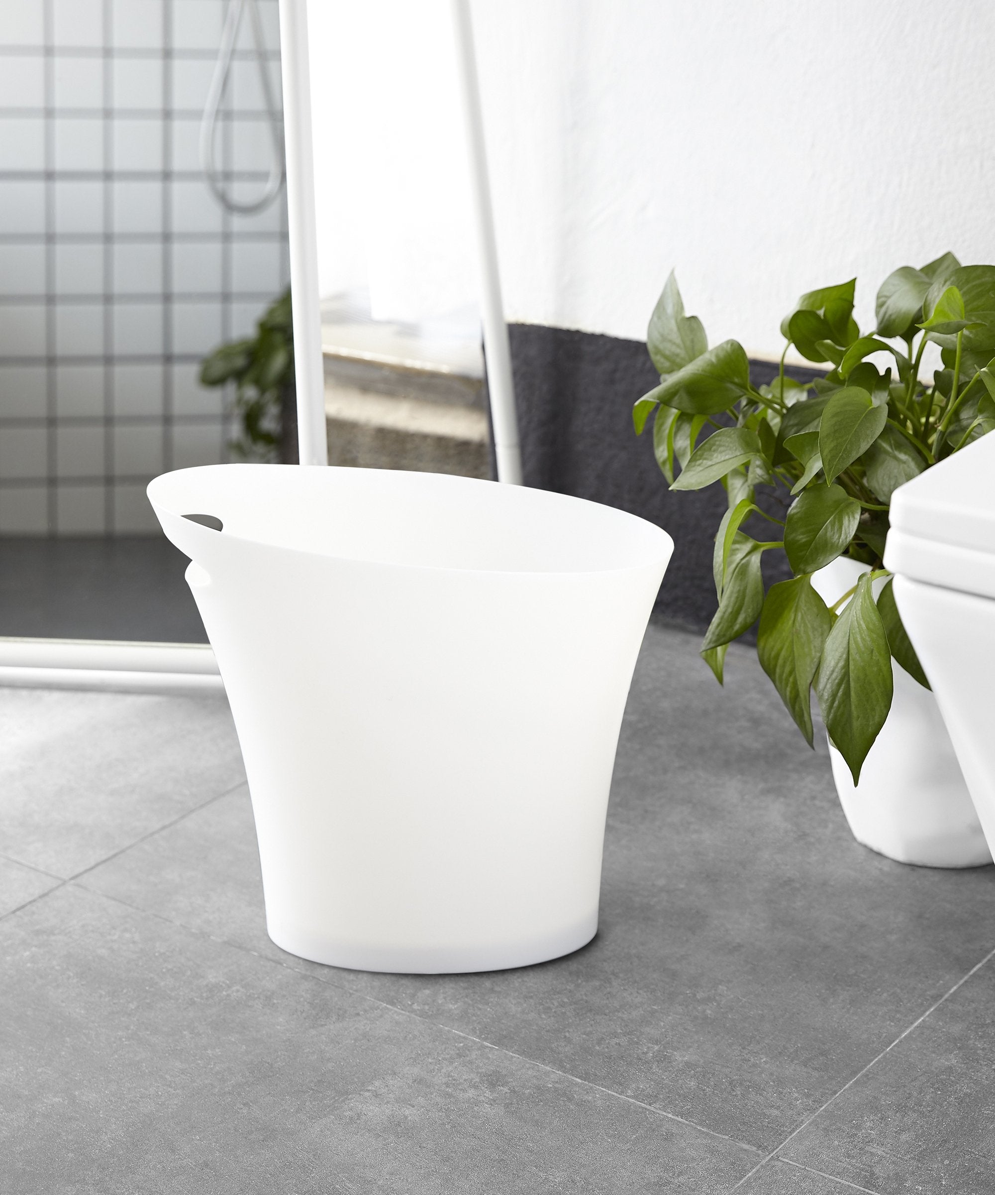 Umbra 6215321 2 gal White Skinny Wastebasket - pack of 6
