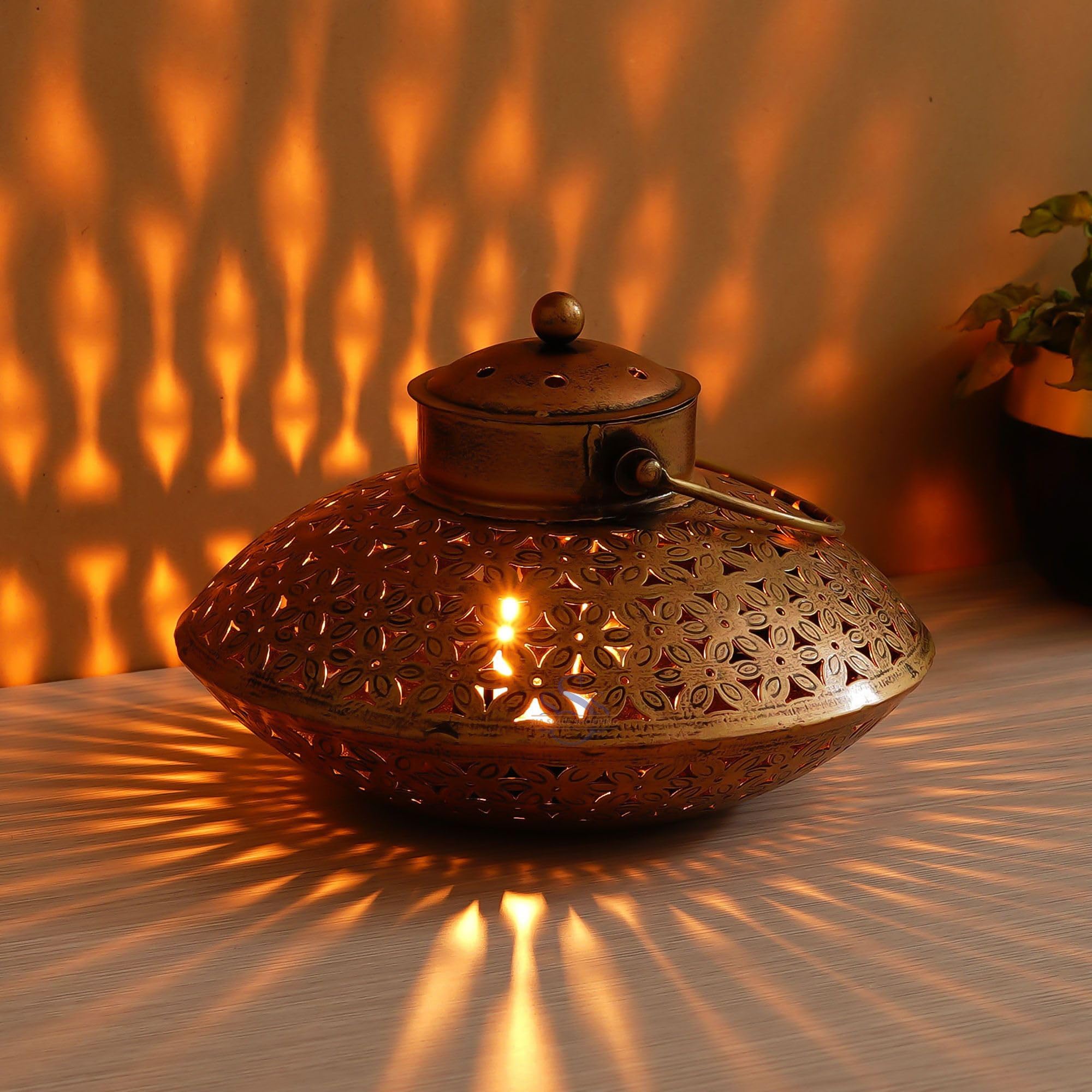 Iron Degchi Doop Stand & Tealight Candle Holder for Home Decor (Netted Style), Gold